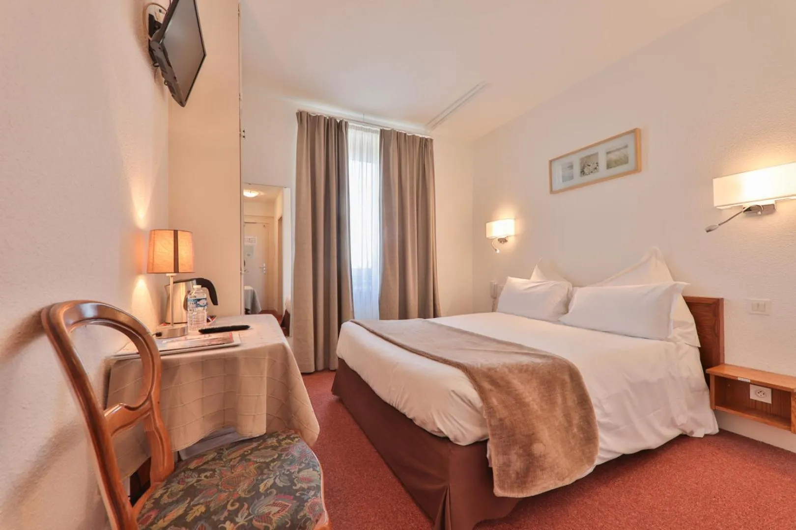 Photo of the whole room, Bed in Hôtel Deybach