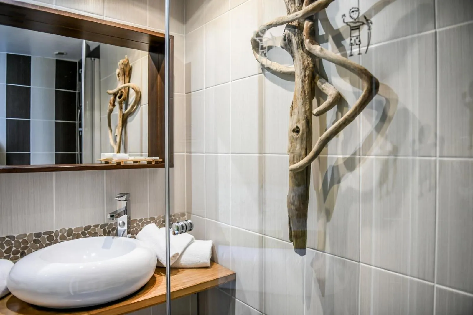 Bathroom in Logis Hotel de France