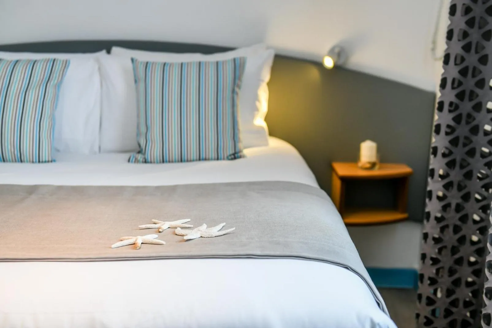 Bed in Logis Hotel de France