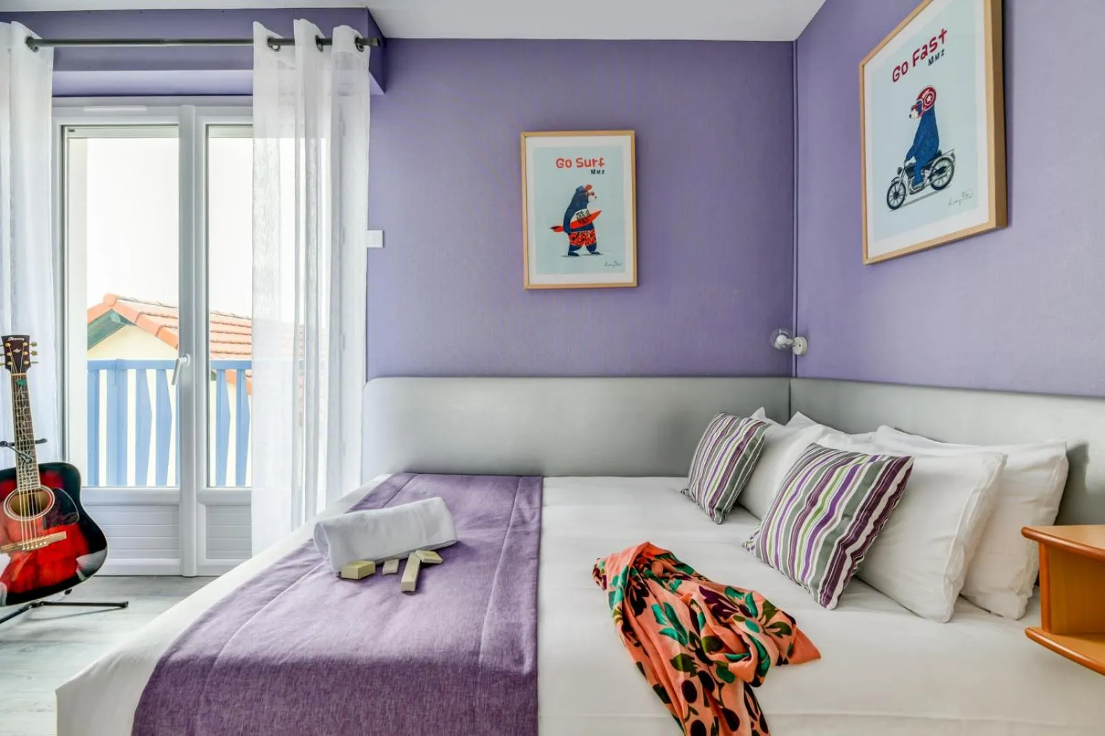 Bed in Logis Hotel de France