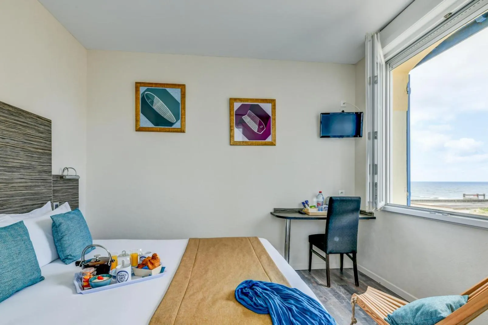 Food and drinks in Logis Hotel de France