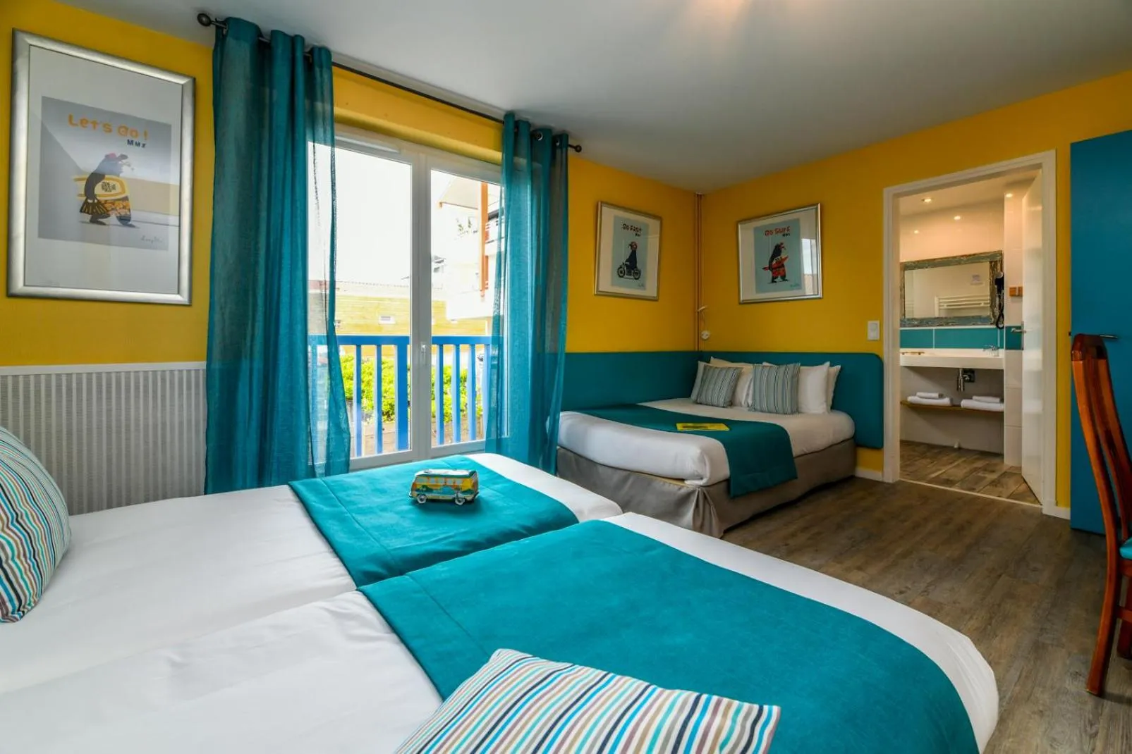 Photo of the whole room, Bed in Logis Hotel de France