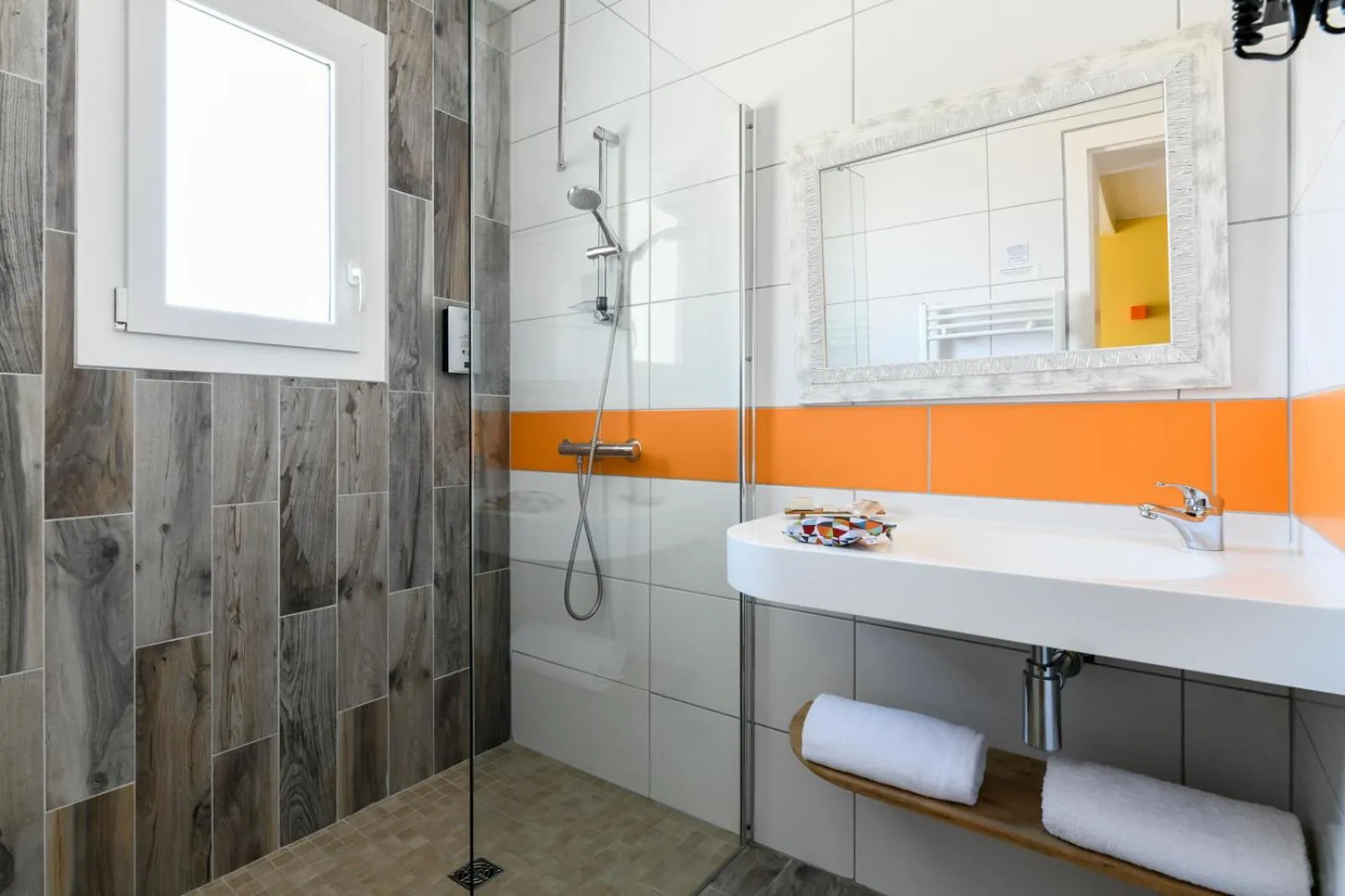 Bathroom in Logis Hotel de France