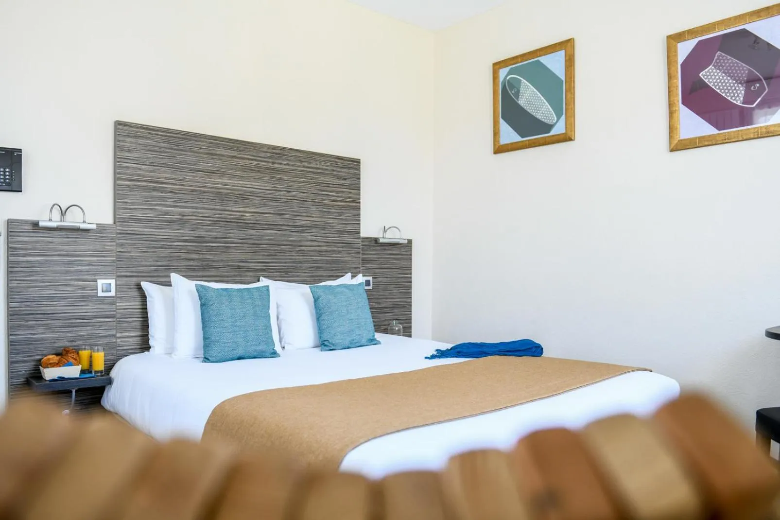 Photo of the whole room, Bed in Logis Hotel de France