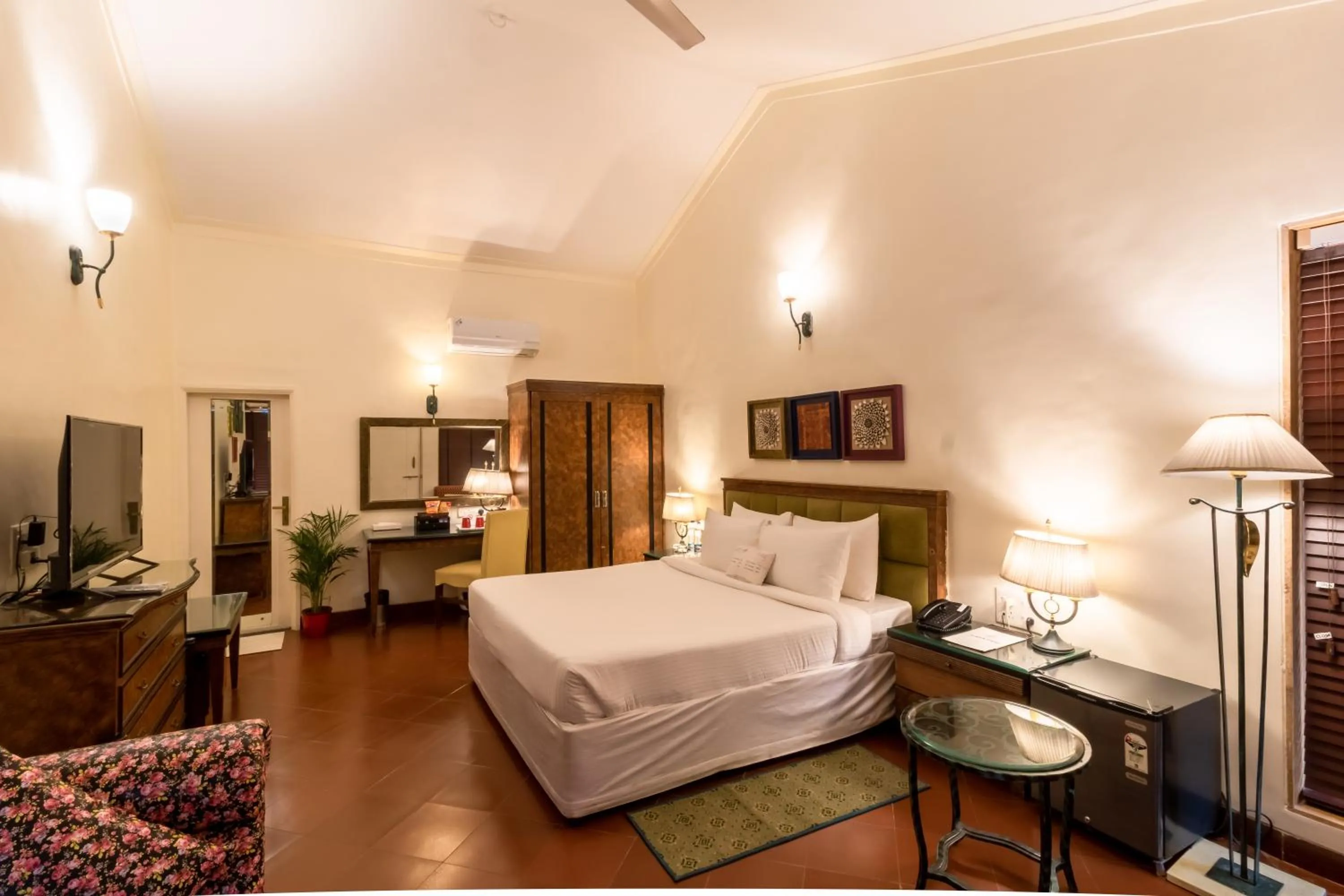 TV and multimedia, Bed in Residency Lake Resort & Spa