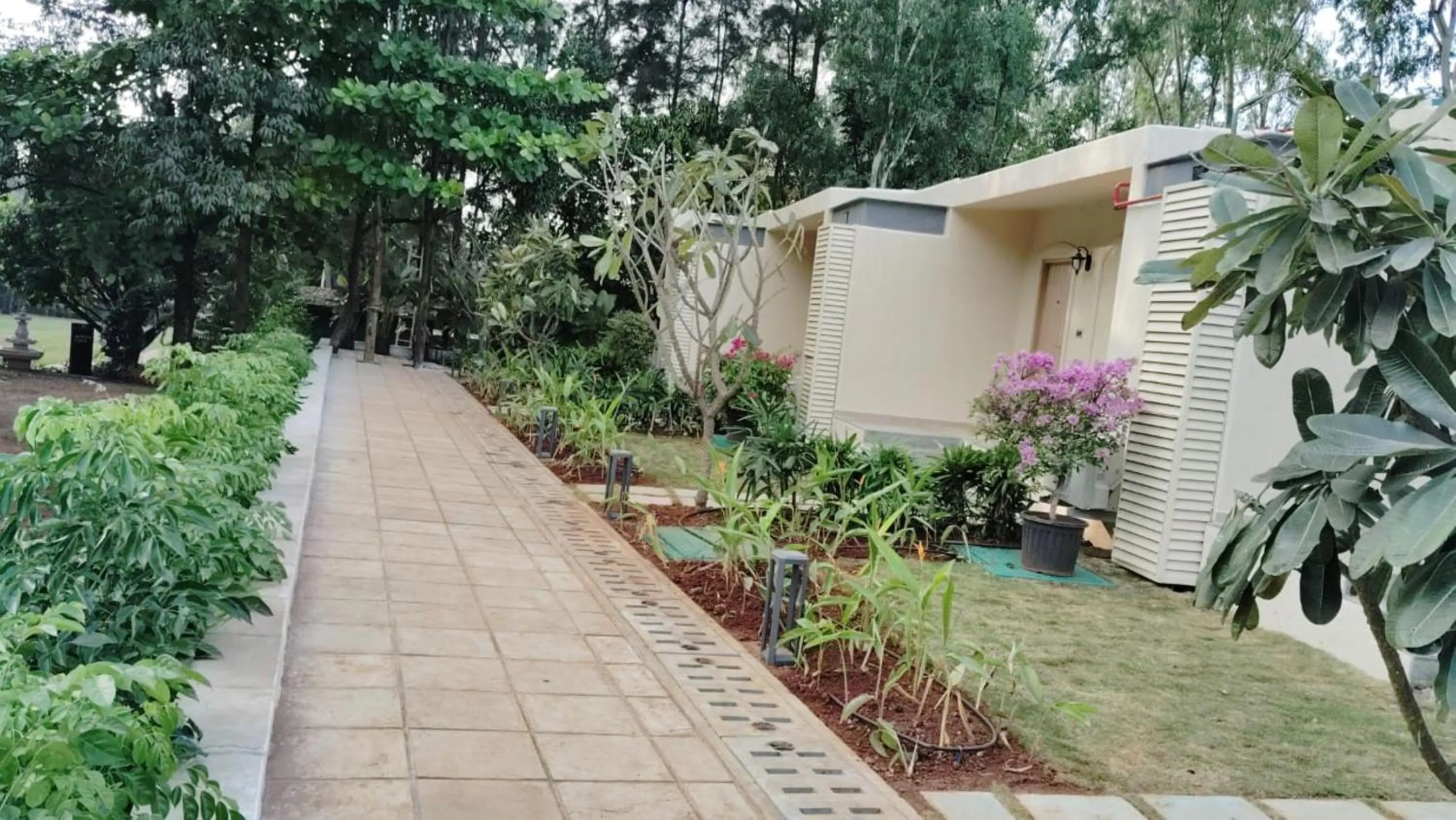 Property building in Residency Lake Resort & Spa