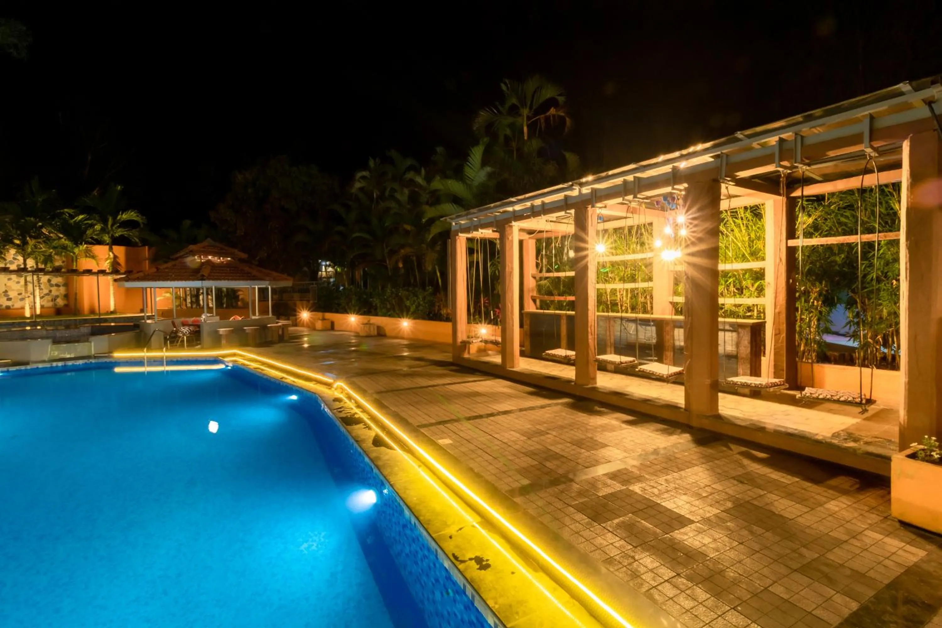 Swimming pool in Residency Lake Resort & Spa