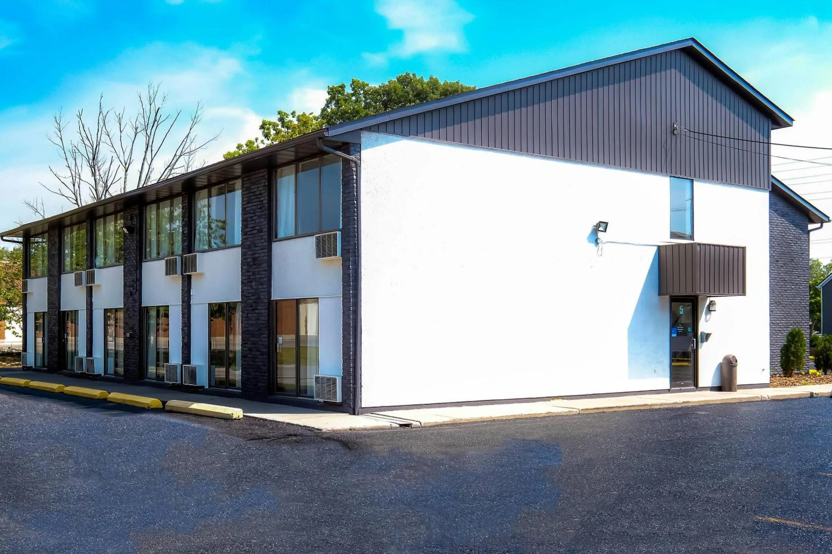 Property building in Comfort Inn