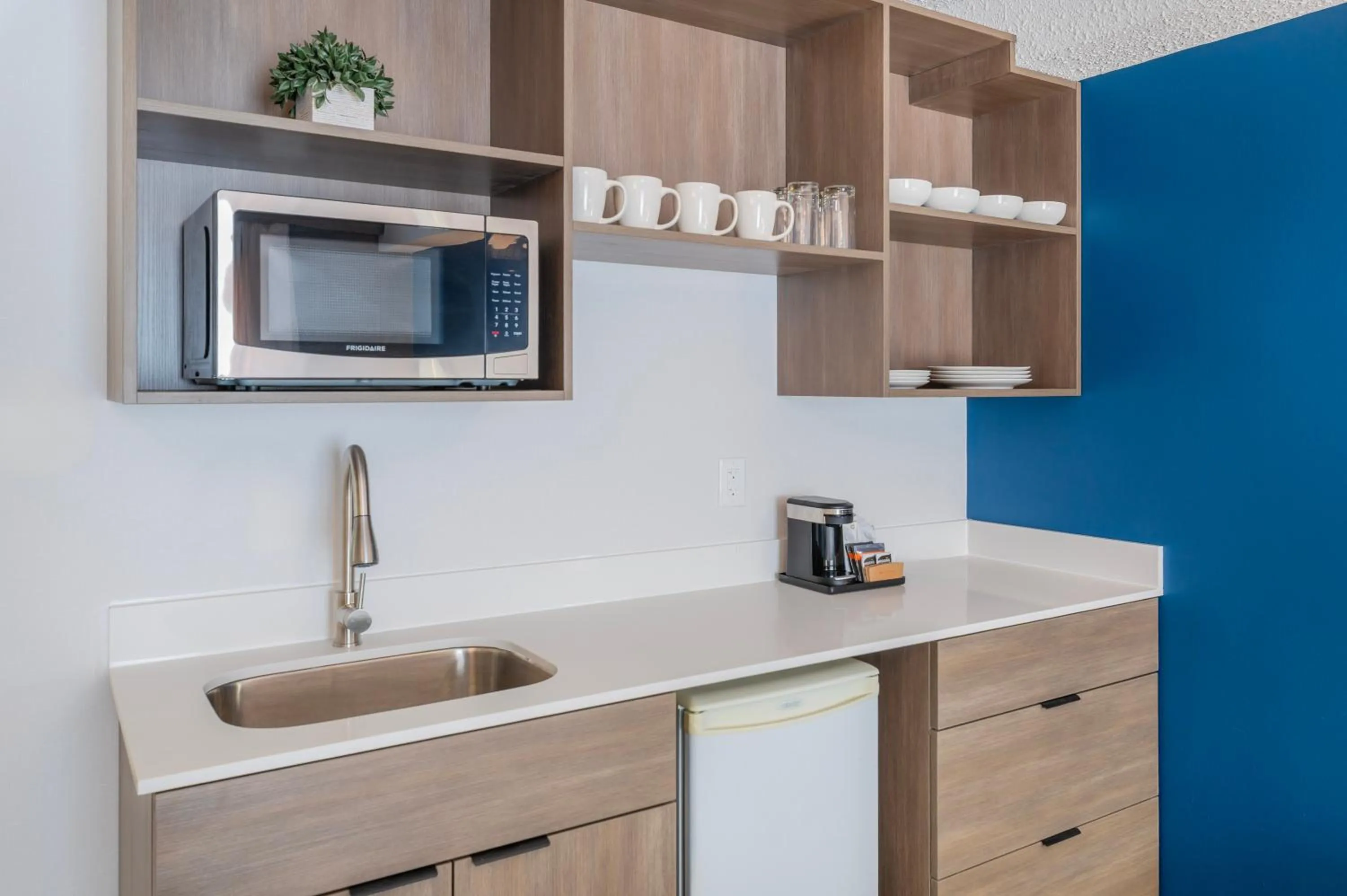 Kitchen or kitchenette in Comfort Inn