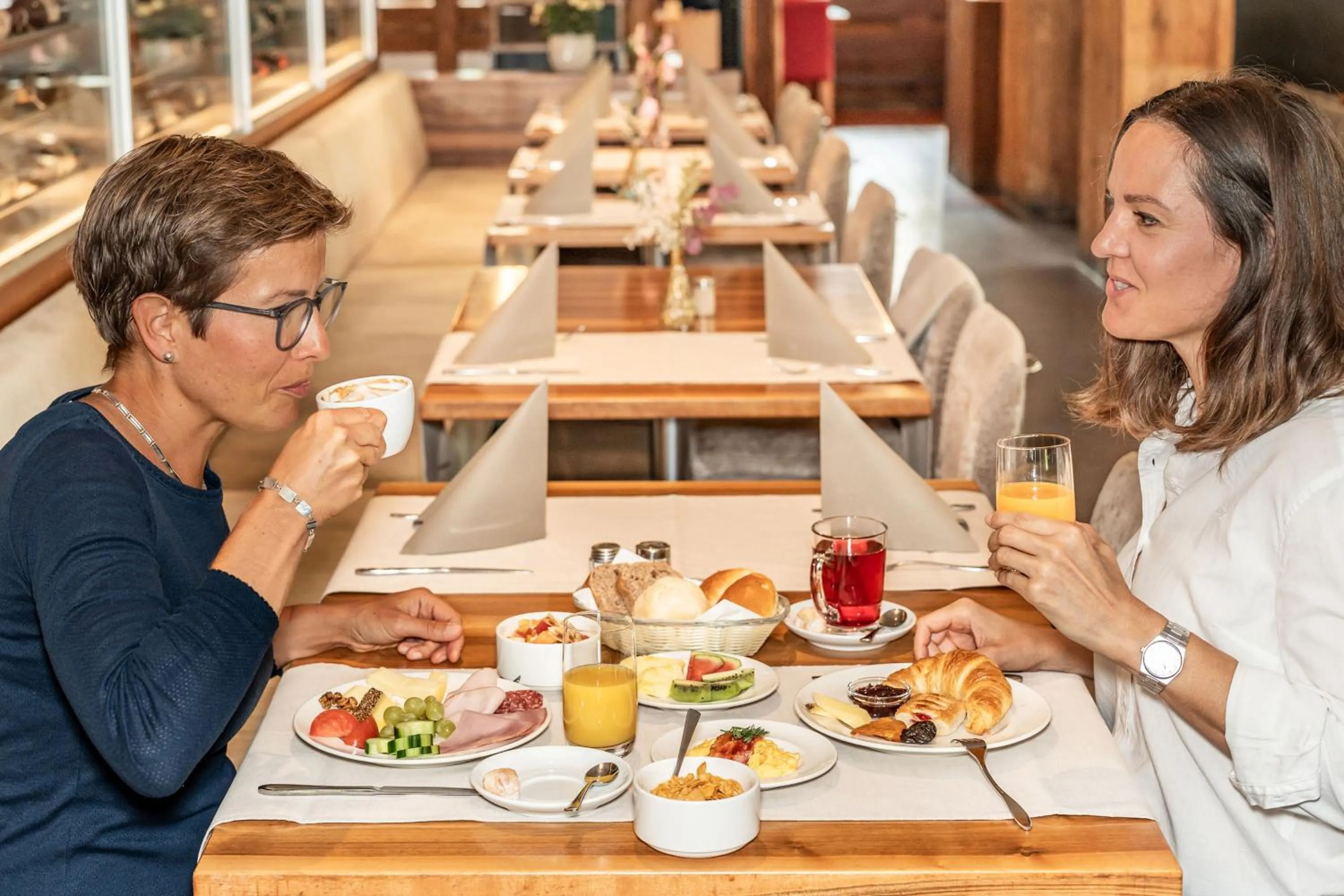 Restaurant/places to eat in Tailormade Hotel KRONE Sarnen