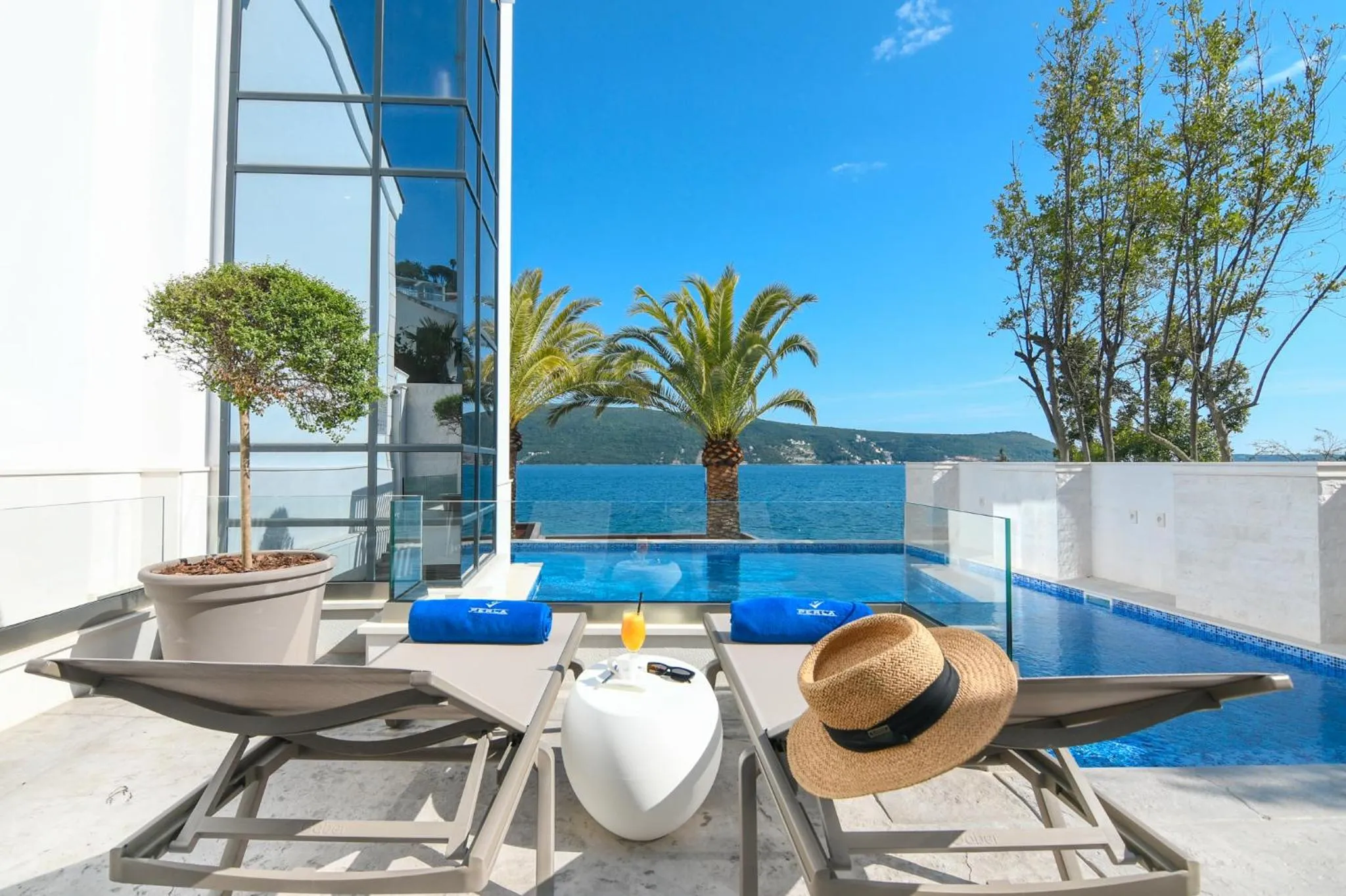 Swimming pool in Hotel Perla