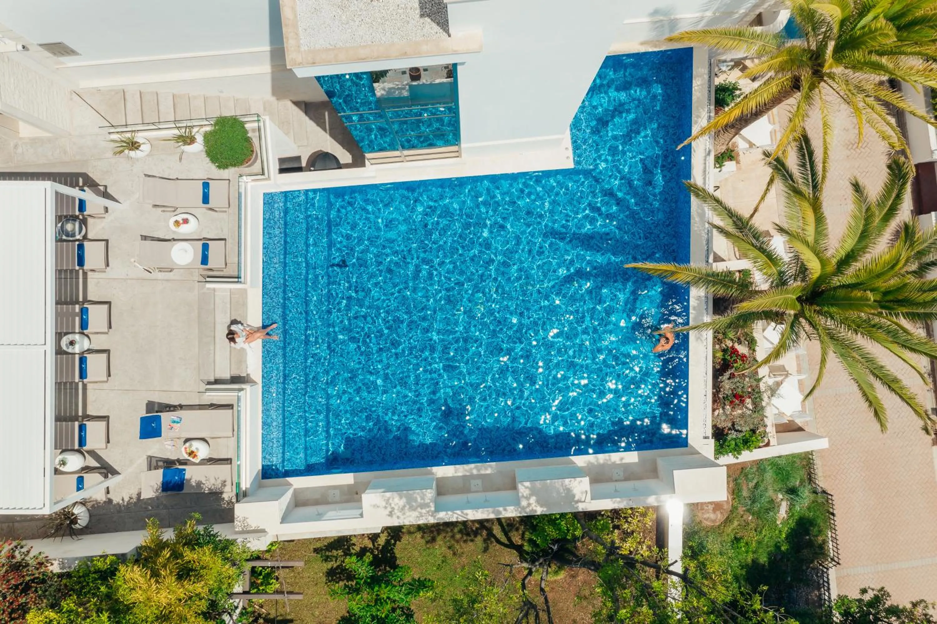 Swimming pool in Hotel Perla