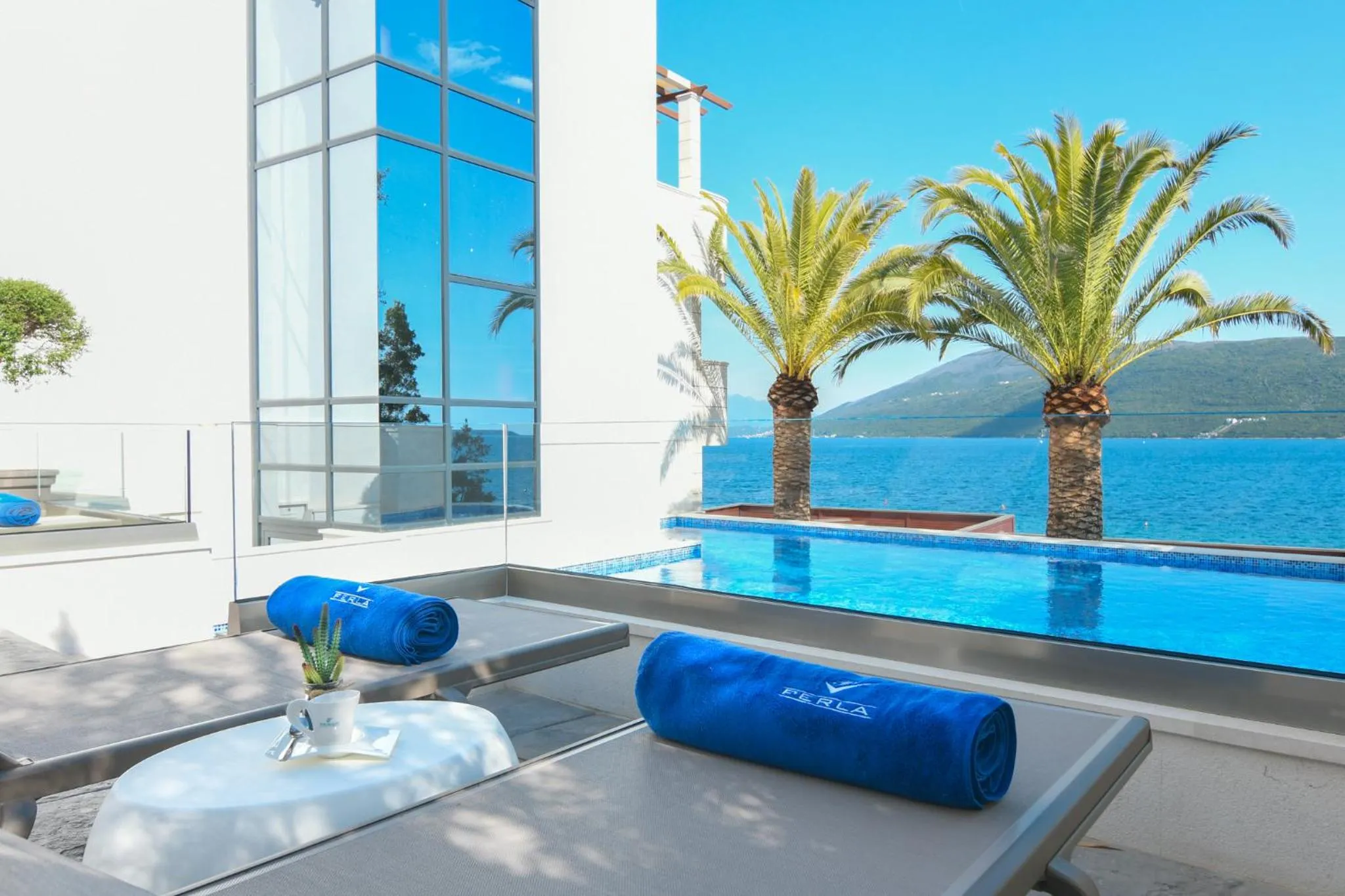 Swimming pool in Hotel Perla