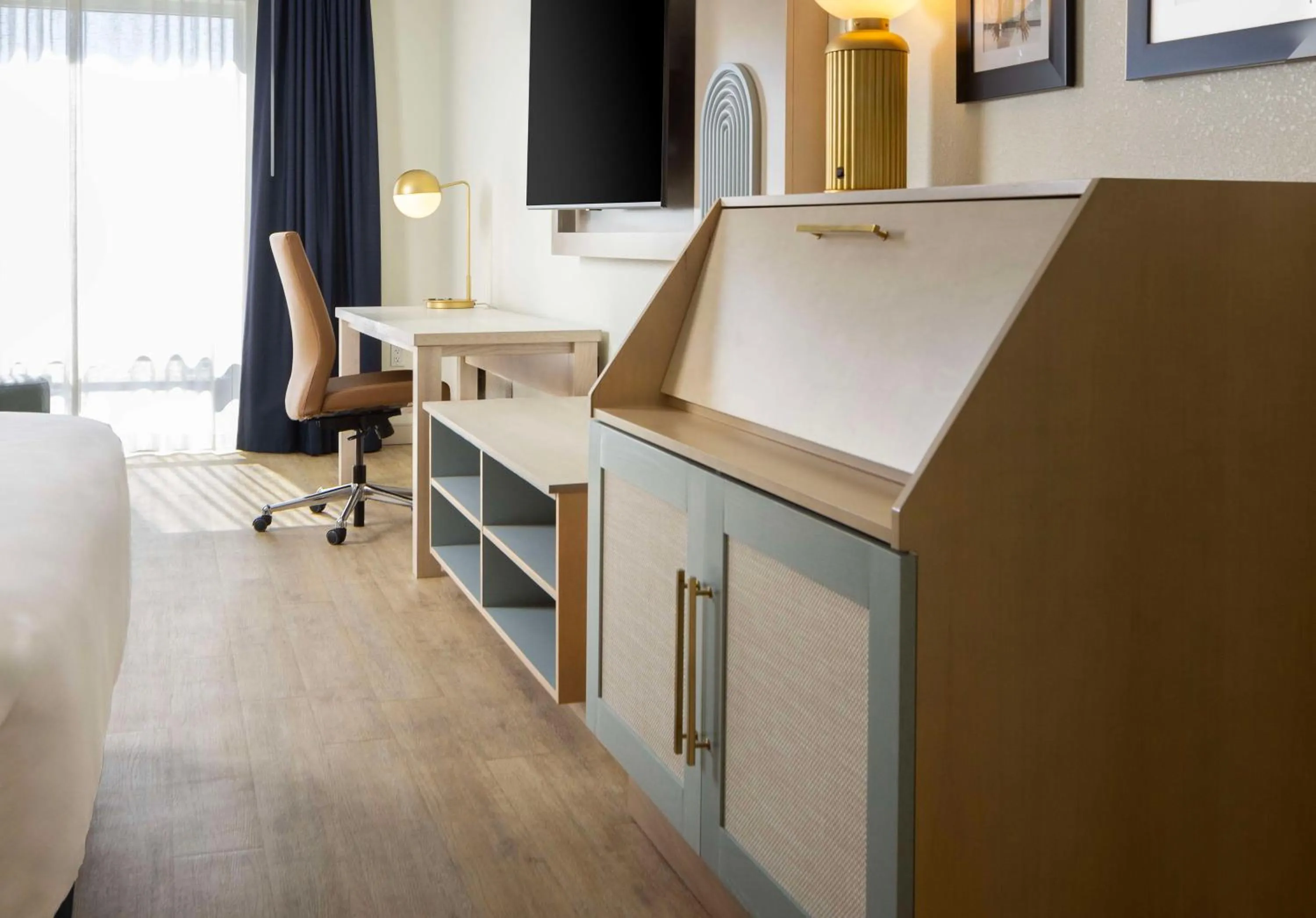 Bedroom, Bed in Hotel Dello Ft Lauderdale Airport, Tapestry Collection by Hilton