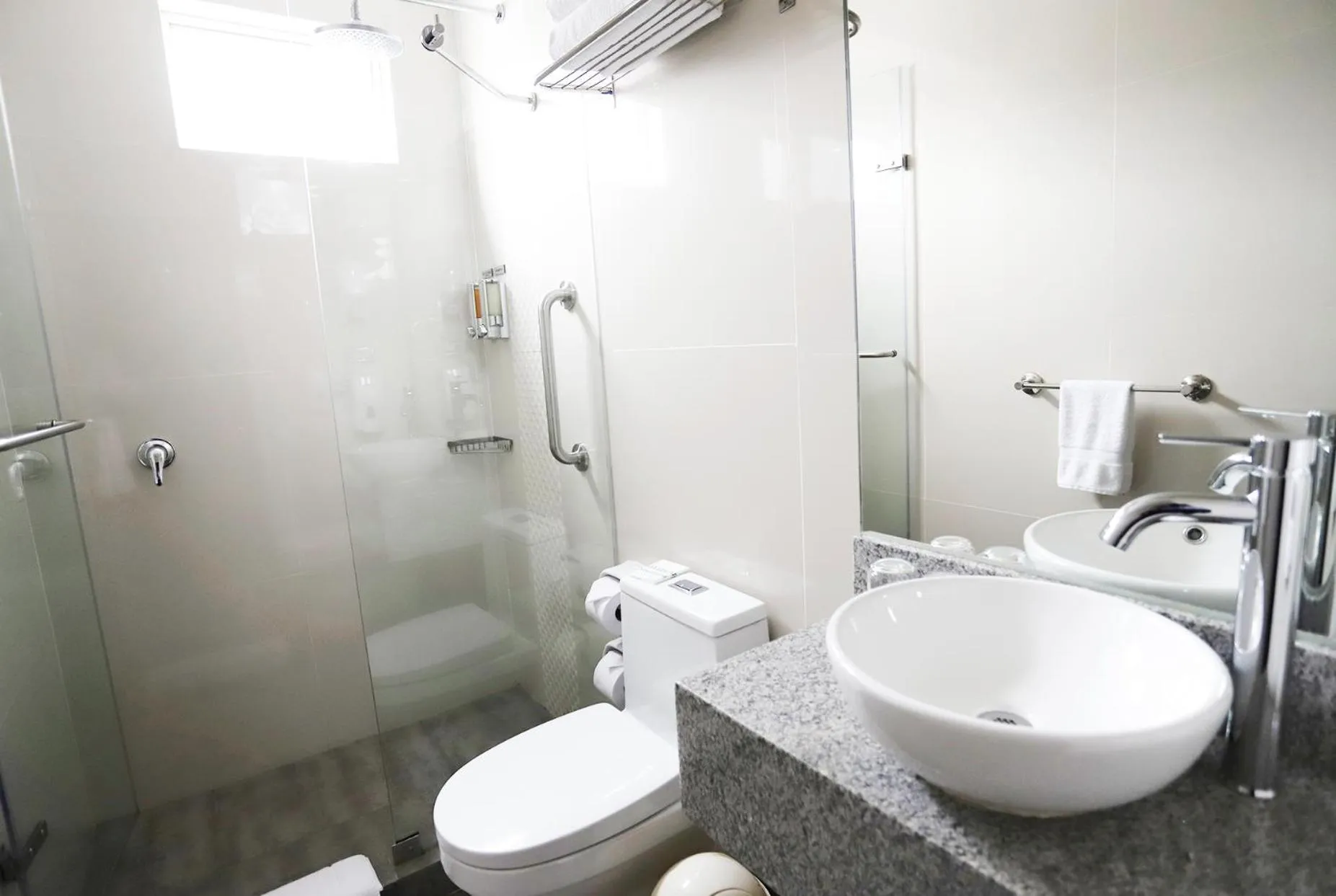 Shower in Casa Andina Standard Miraflores San Antonio