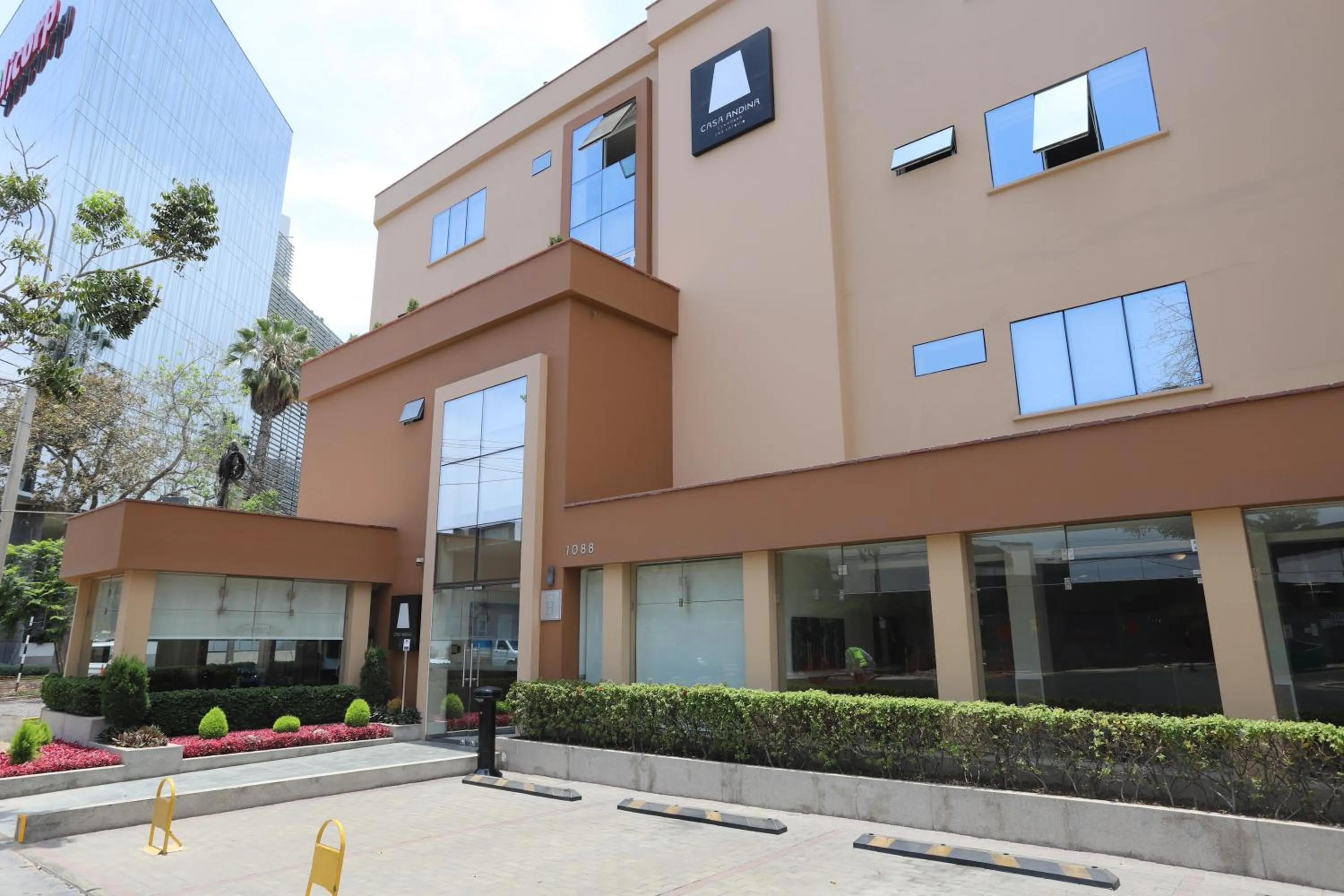 Property building in Casa Andina Standard Miraflores San Antonio