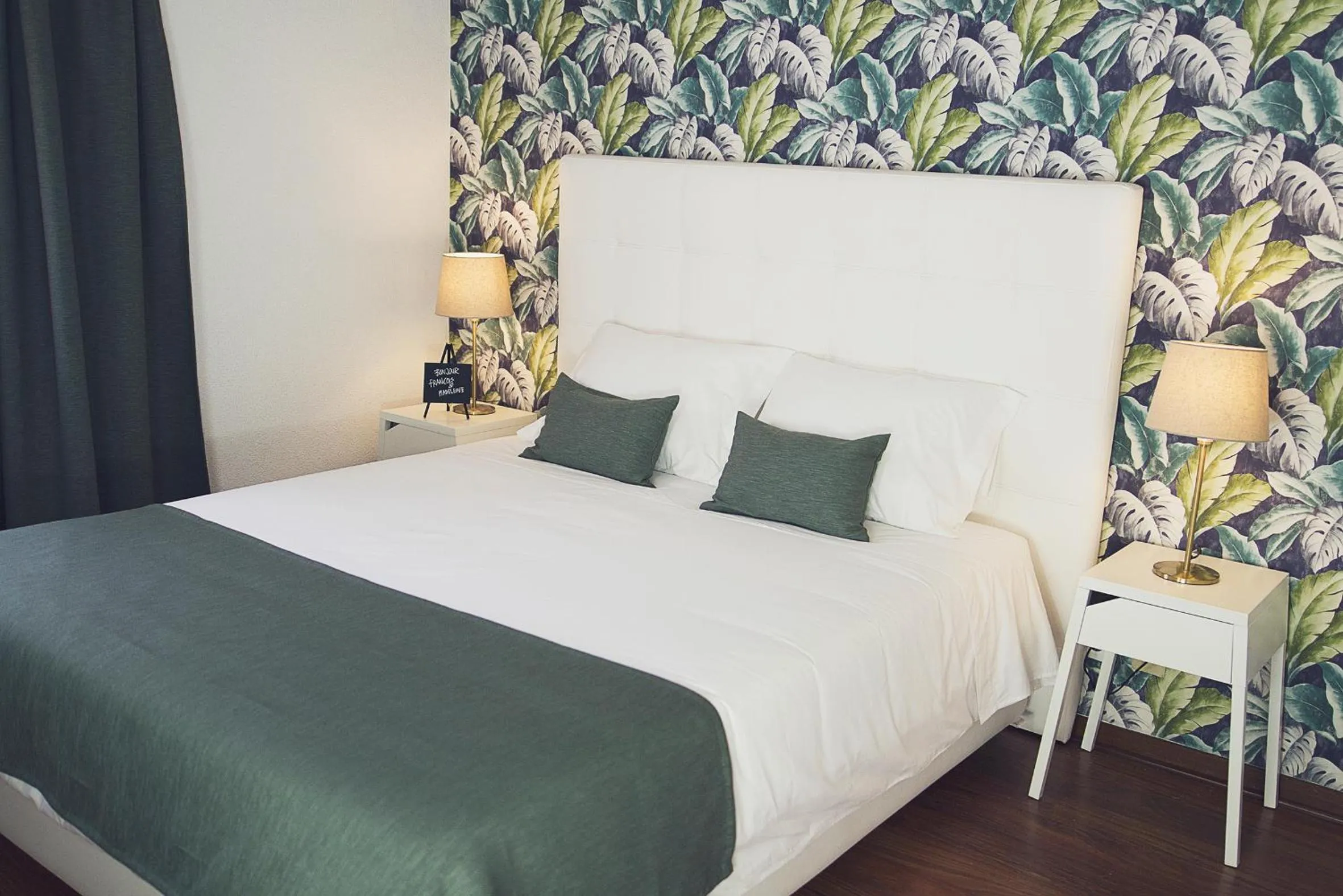 Bedroom, Bed in Art 4 You Cascais Suites