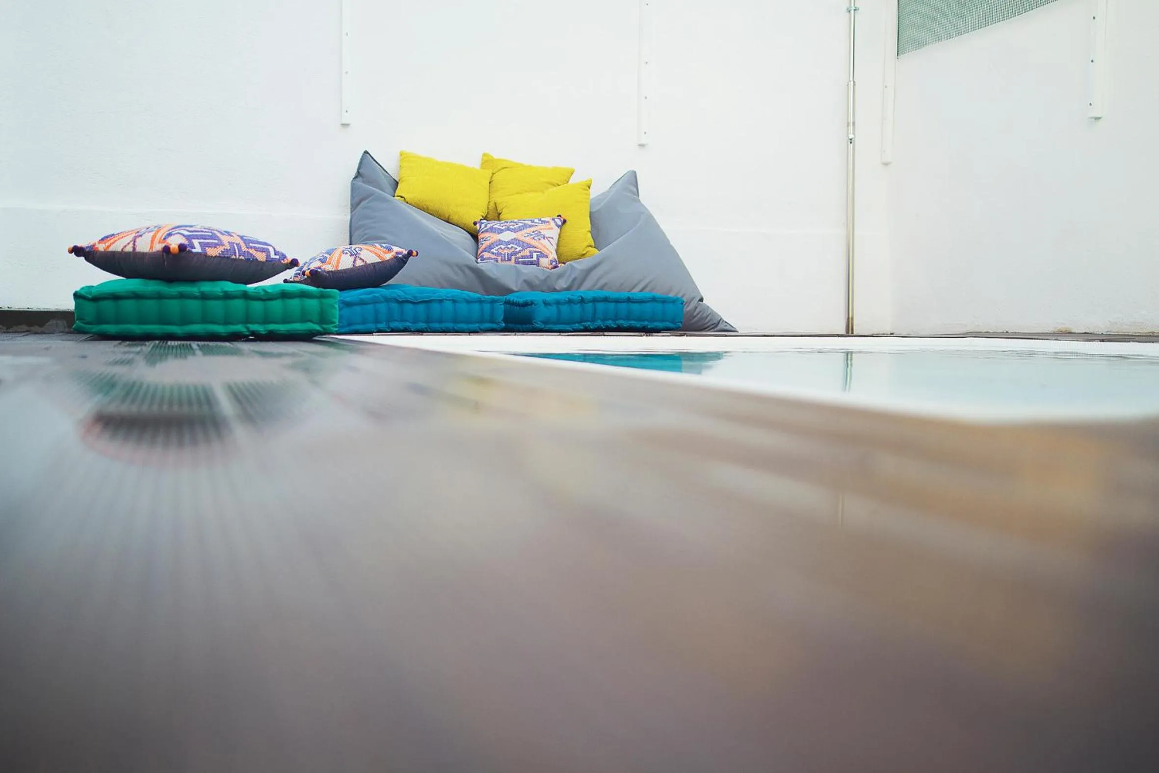 Swimming pool, Bed in Art 4 You Cascais Suites