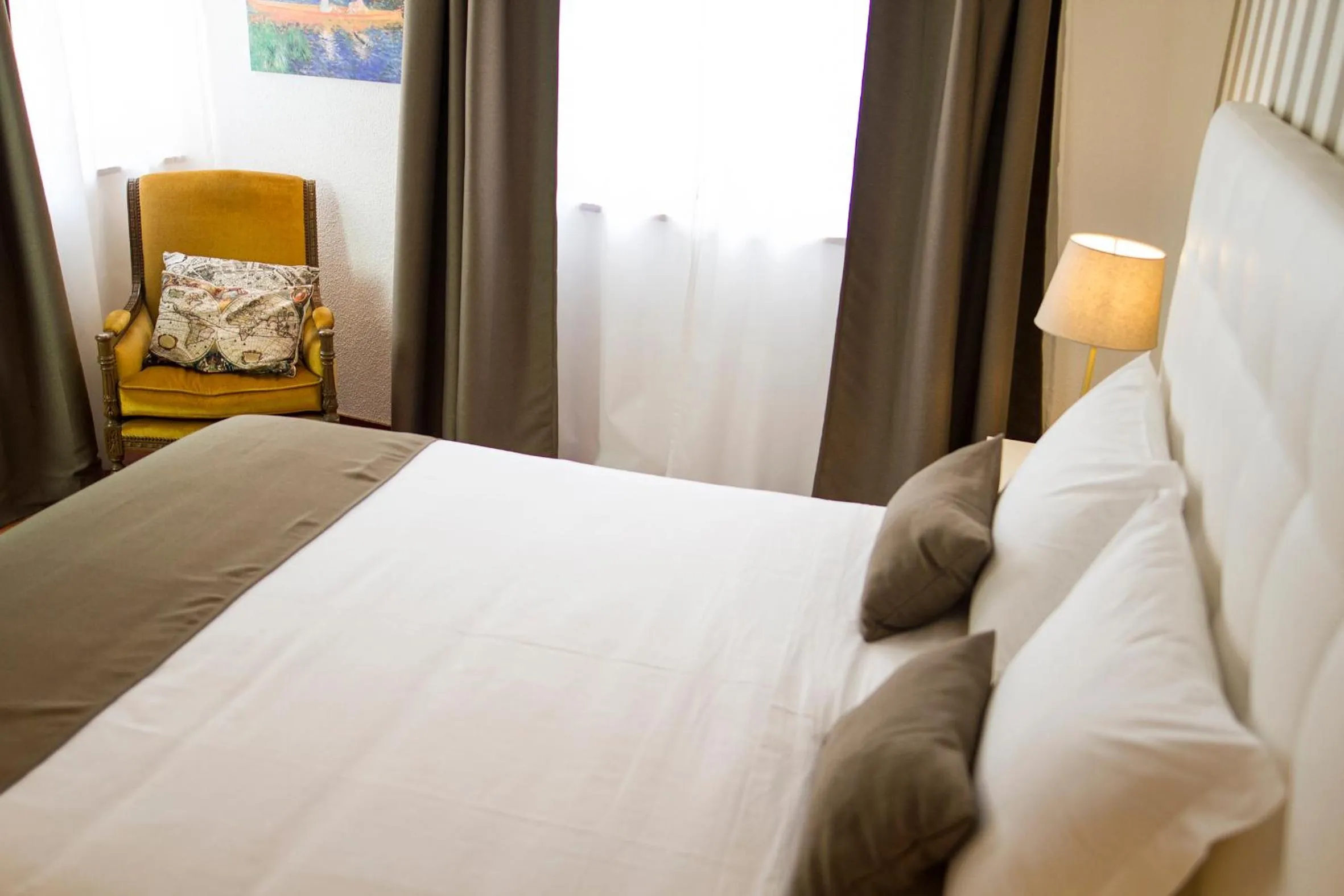 Bedroom, Bed in Art 4 You Cascais Suites