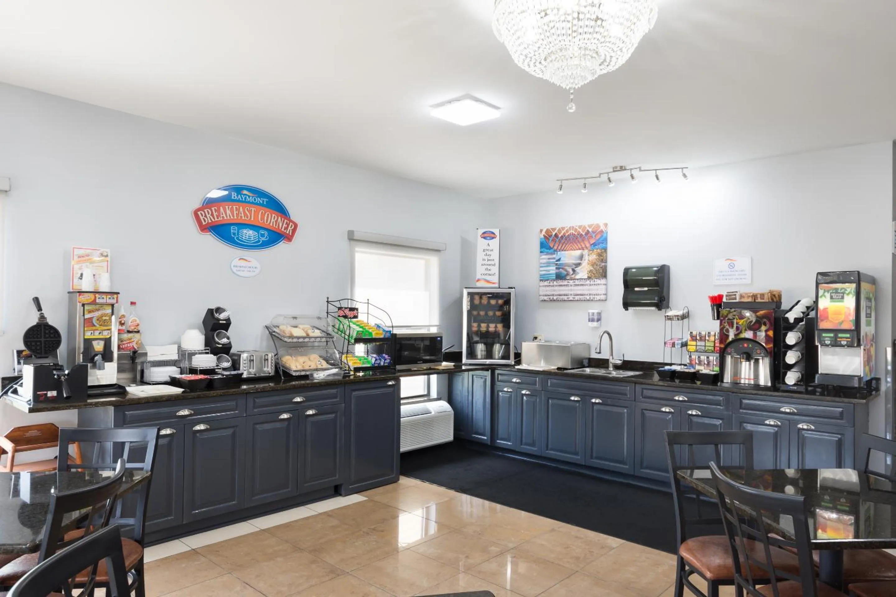 Food and drinks in Baymont by Wyndham Morton