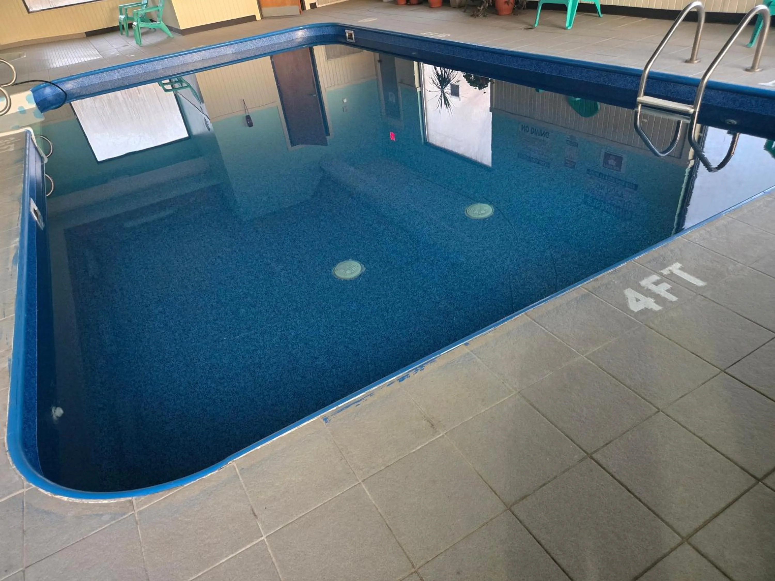 Swimming pool in Days Inn by Wyndham Portage Cascade Mountain area