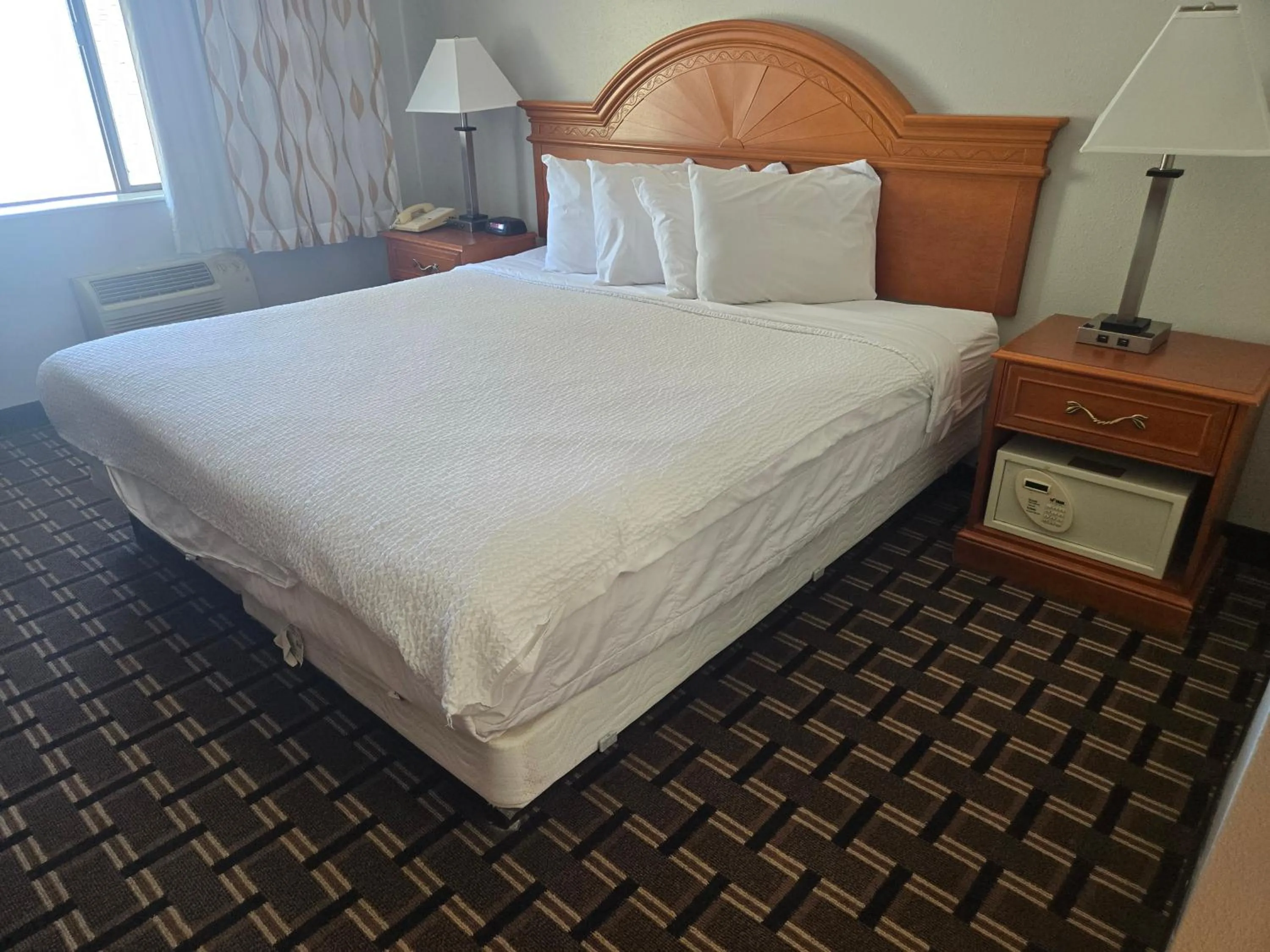 Bed in Days Inn by Wyndham Portage Cascade Mountain area