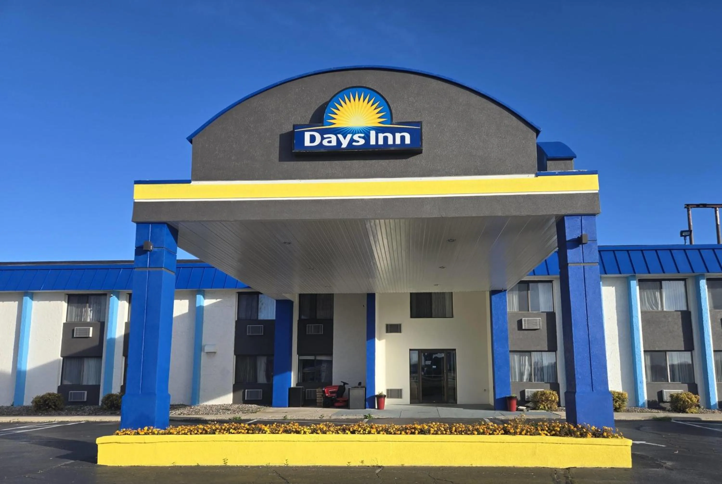 Property building in Days Inn by Wyndham Portage Cascade Mountain area