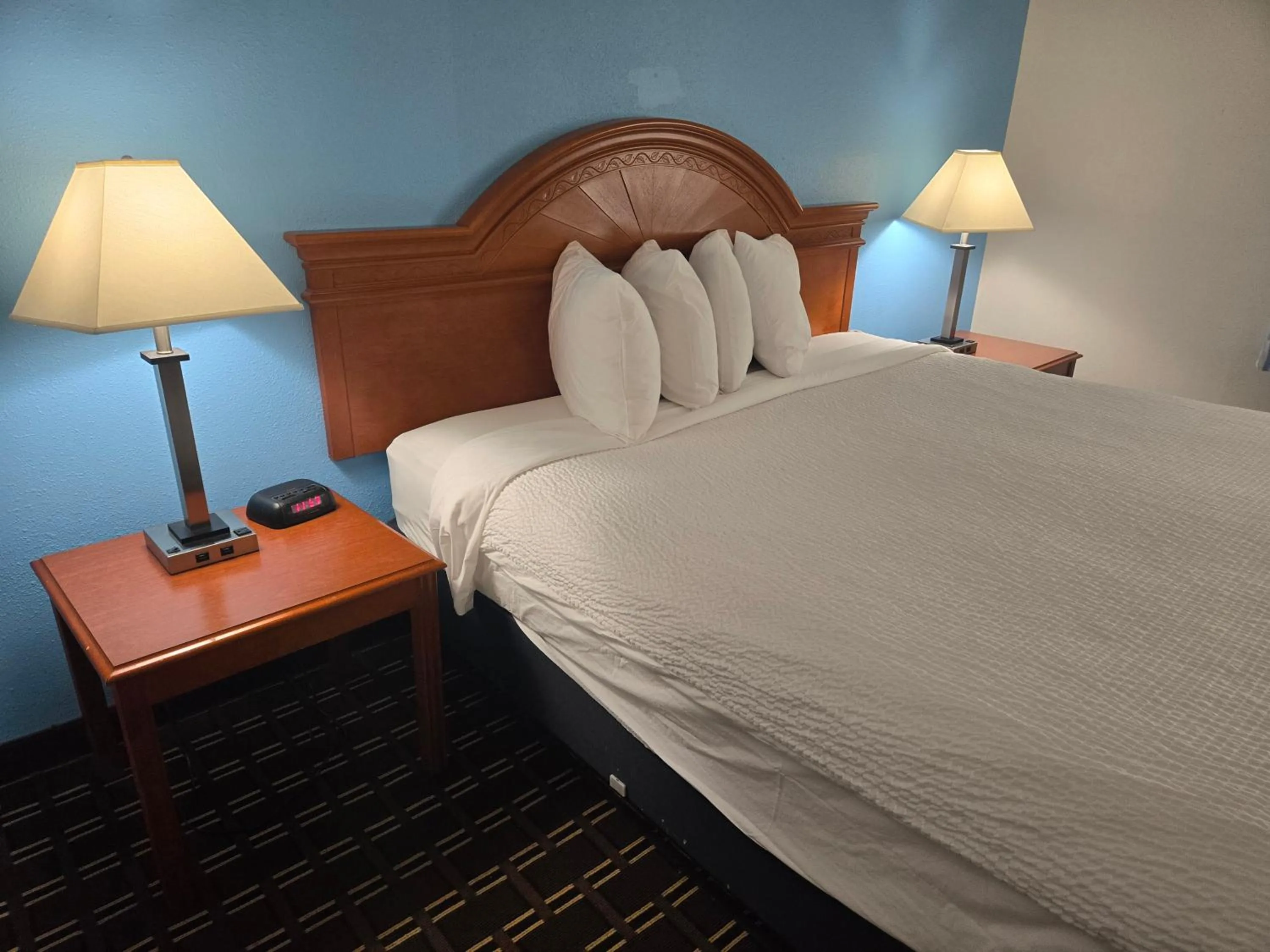 Bed in Days Inn by Wyndham Portage Cascade Mountain area