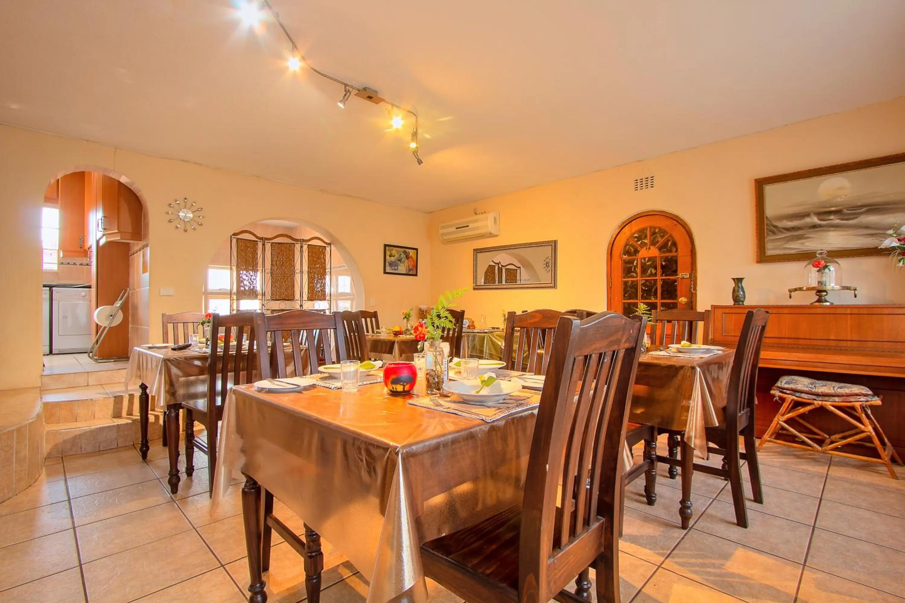 Restaurant/places to eat in All over Africa Guest house