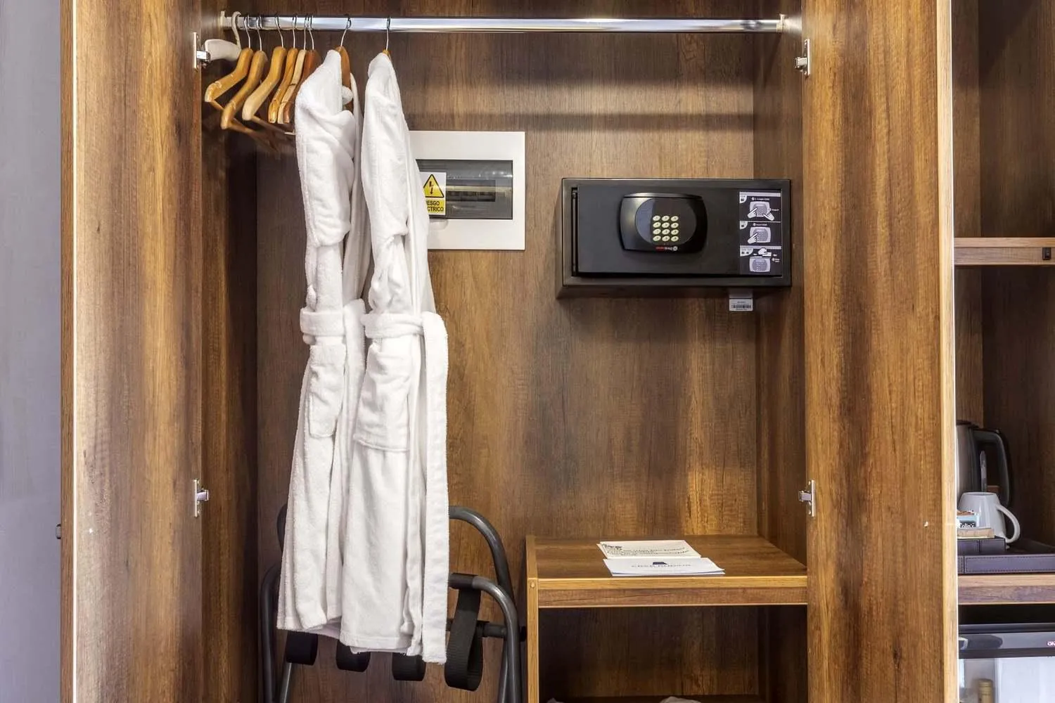 wardrobe in Casa Andina Premium Valle Sagrado Hotel & Villas