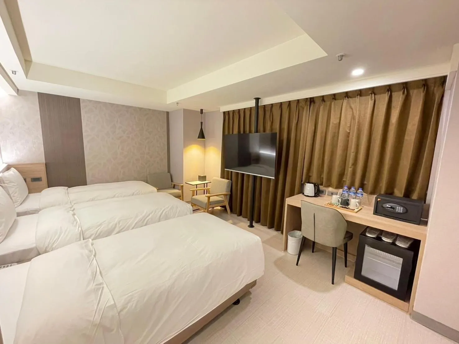 Photo of the whole room, Bed in 新仕飯店-New City Hotel
