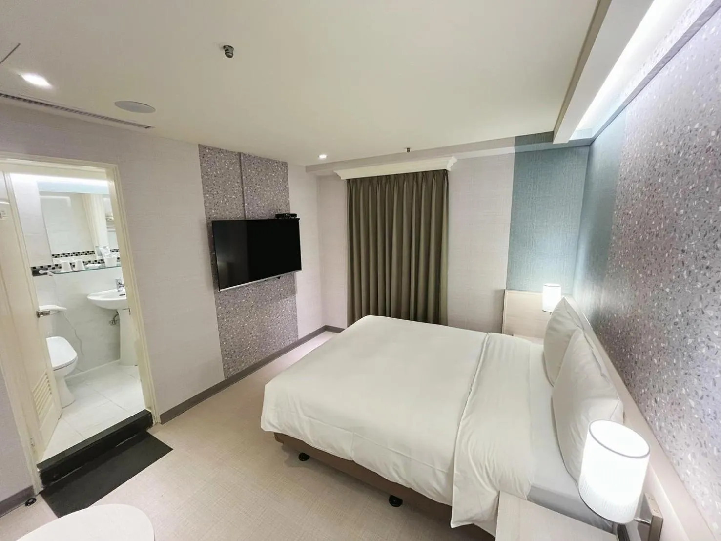 Photo of the whole room, Bed in 新仕飯店-New City Hotel