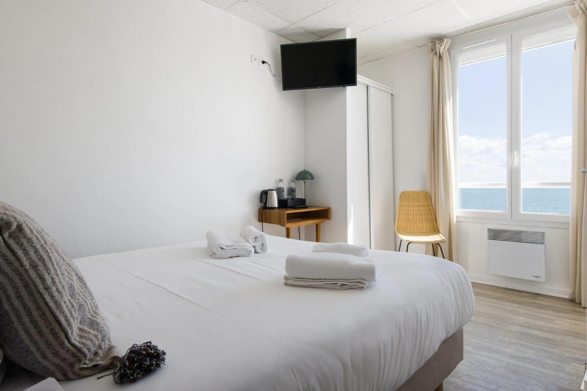 Bedroom, Bed in Le Homard Bleu