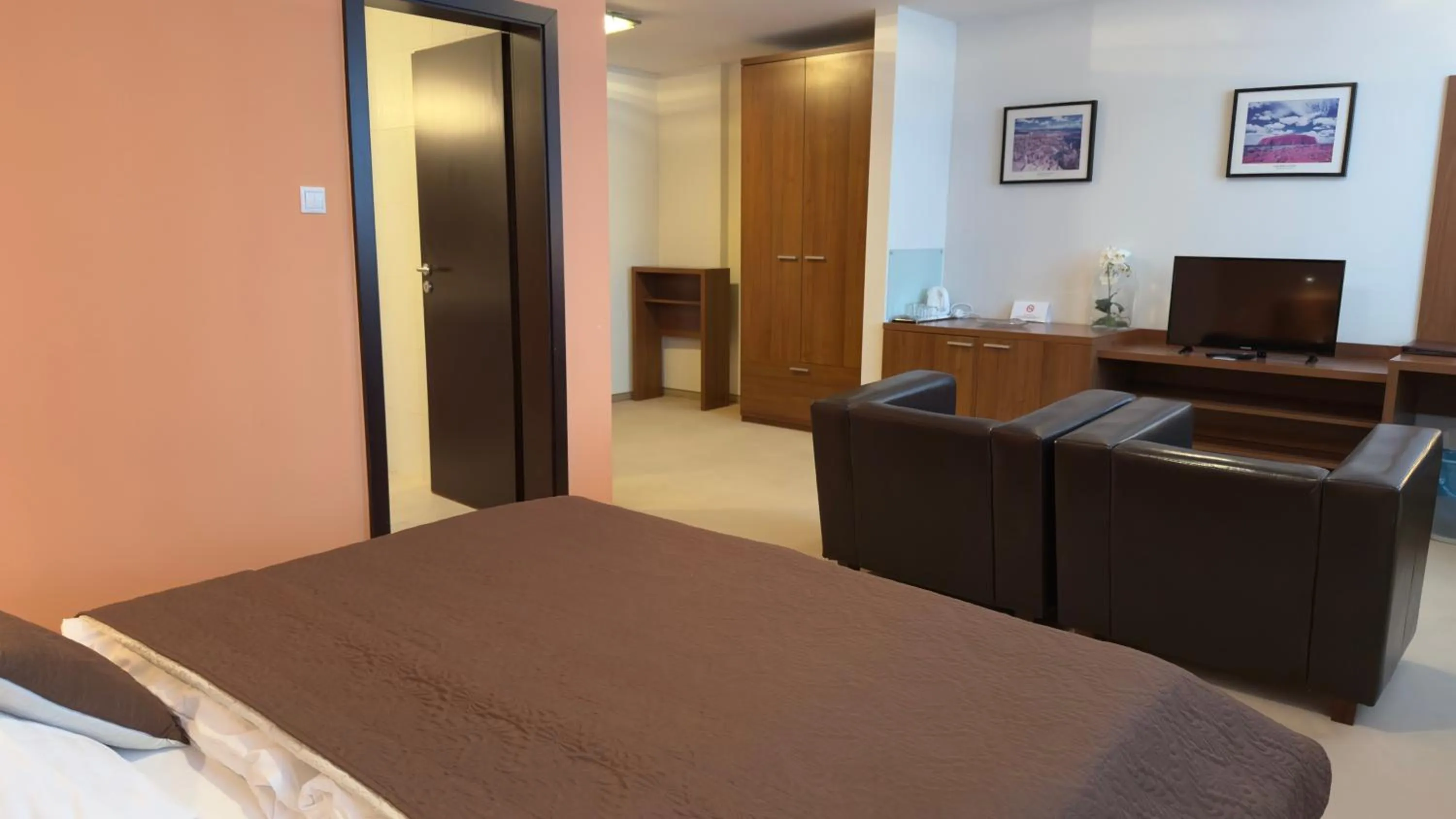 Photo of the whole room, Bed in Aston Hotel