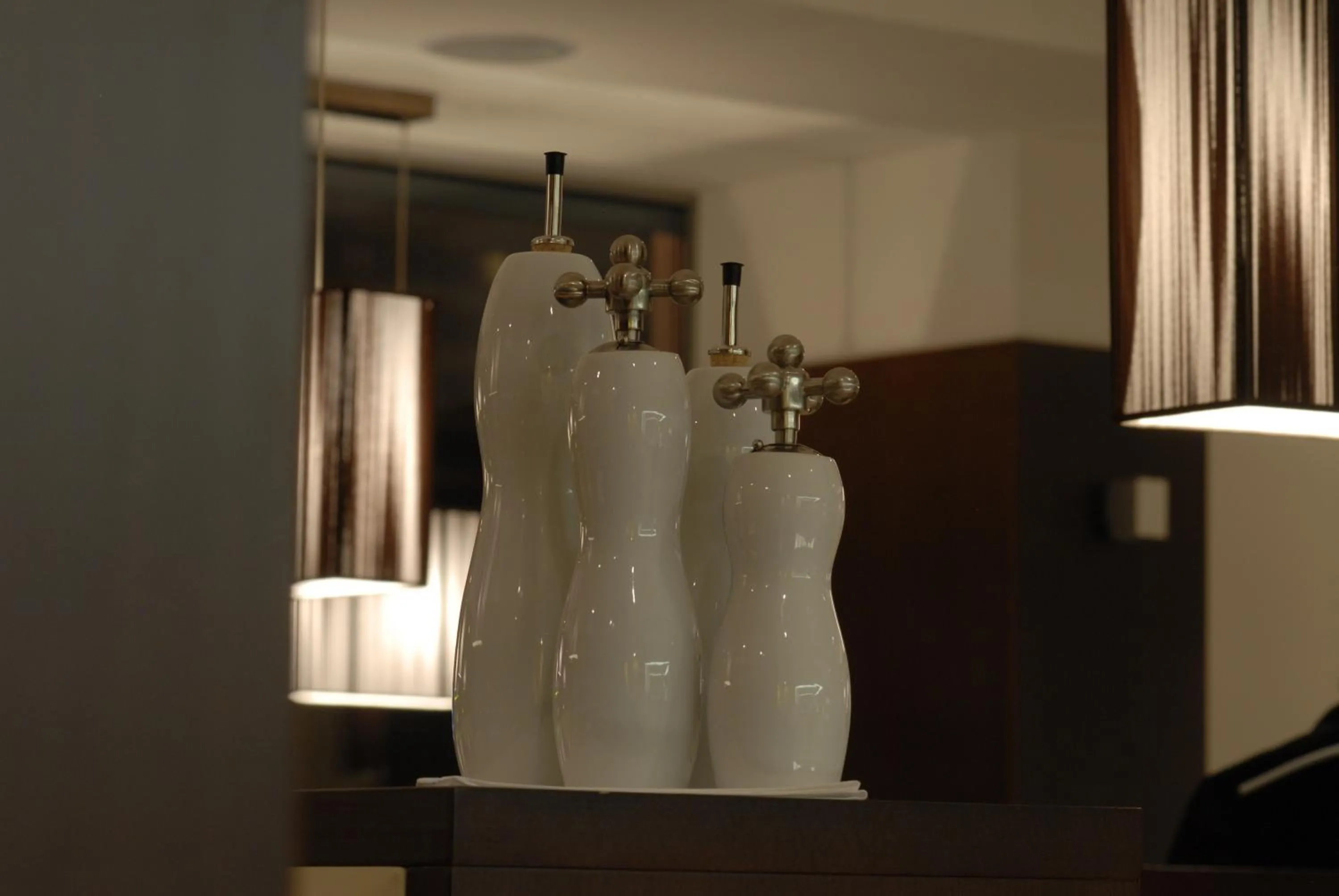 Restaurant/places to eat in Aston Hotel