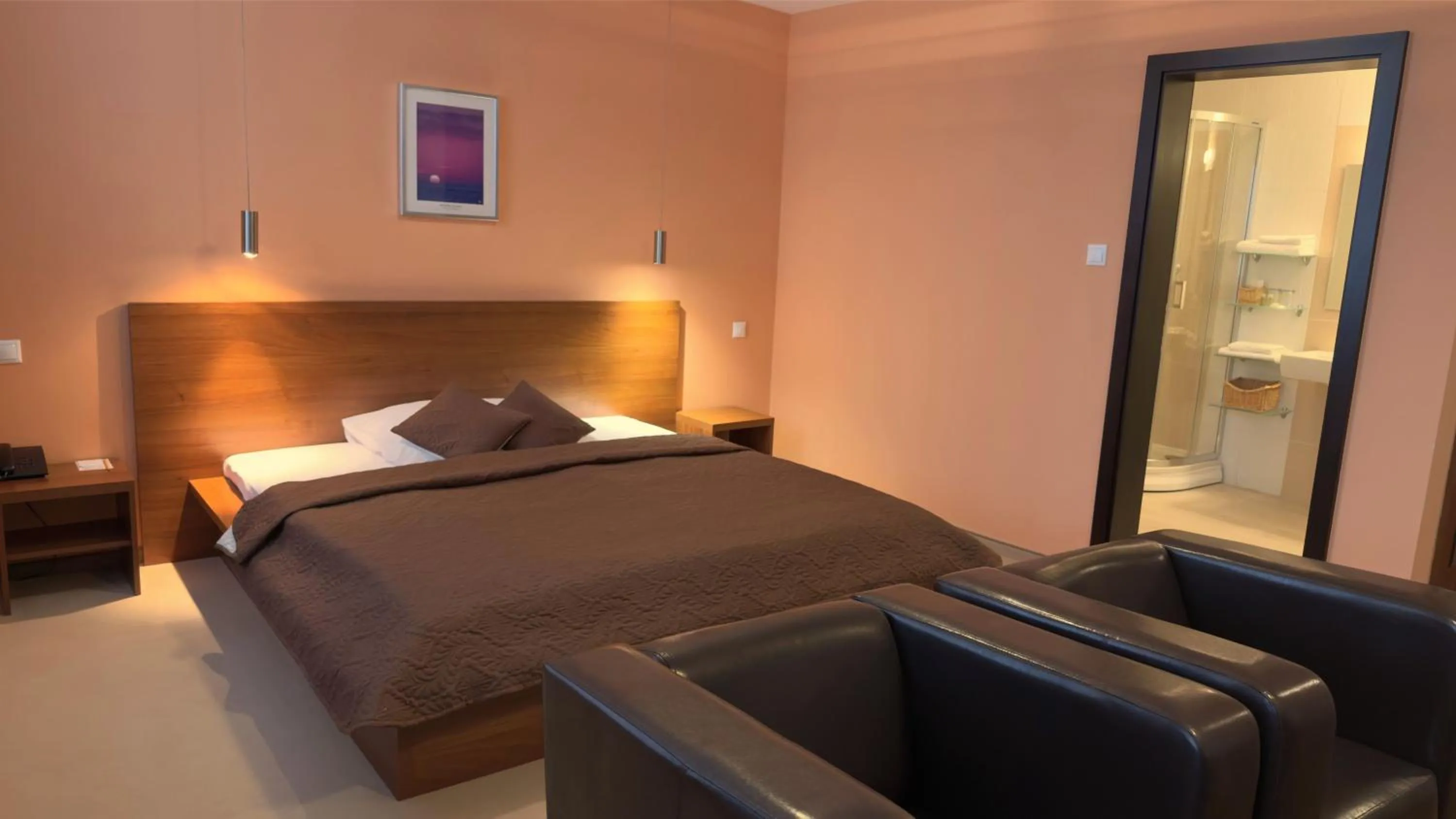 Bedroom, Bed in Aston Hotel