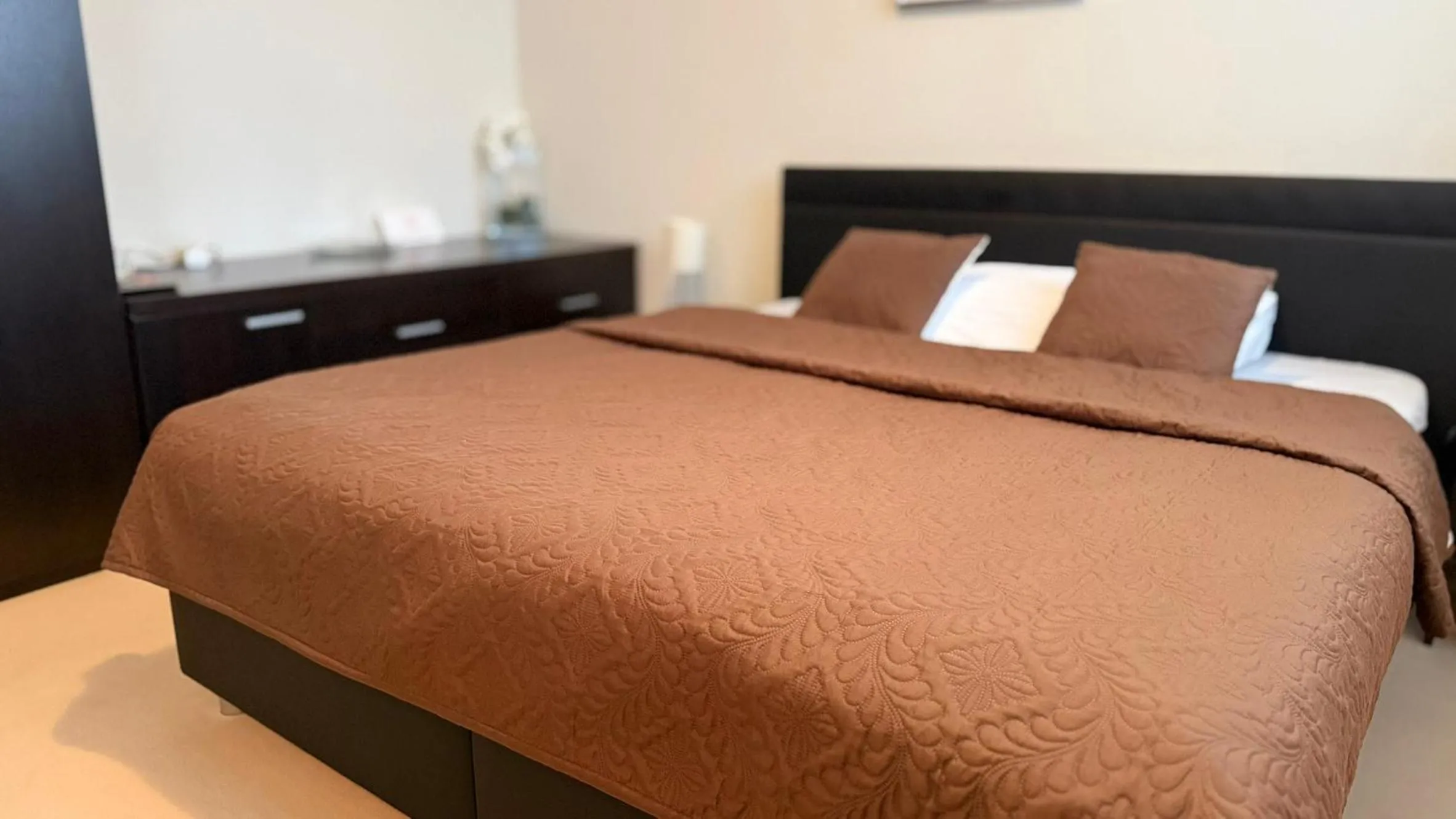 Photo of the whole room, Bed in Aston Hotel