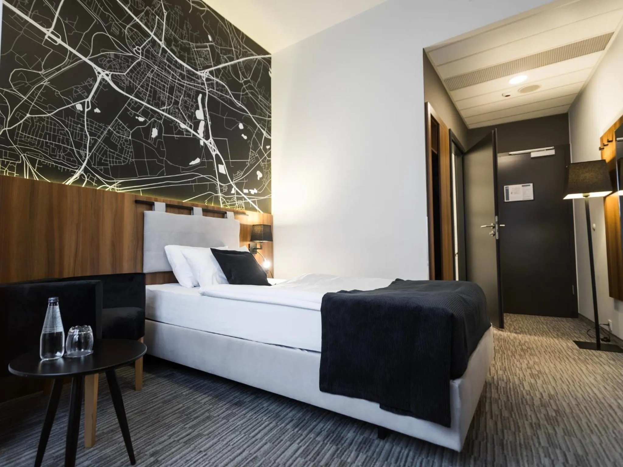 Property building, Bed in Best Western Hotel Mariacki Katowice