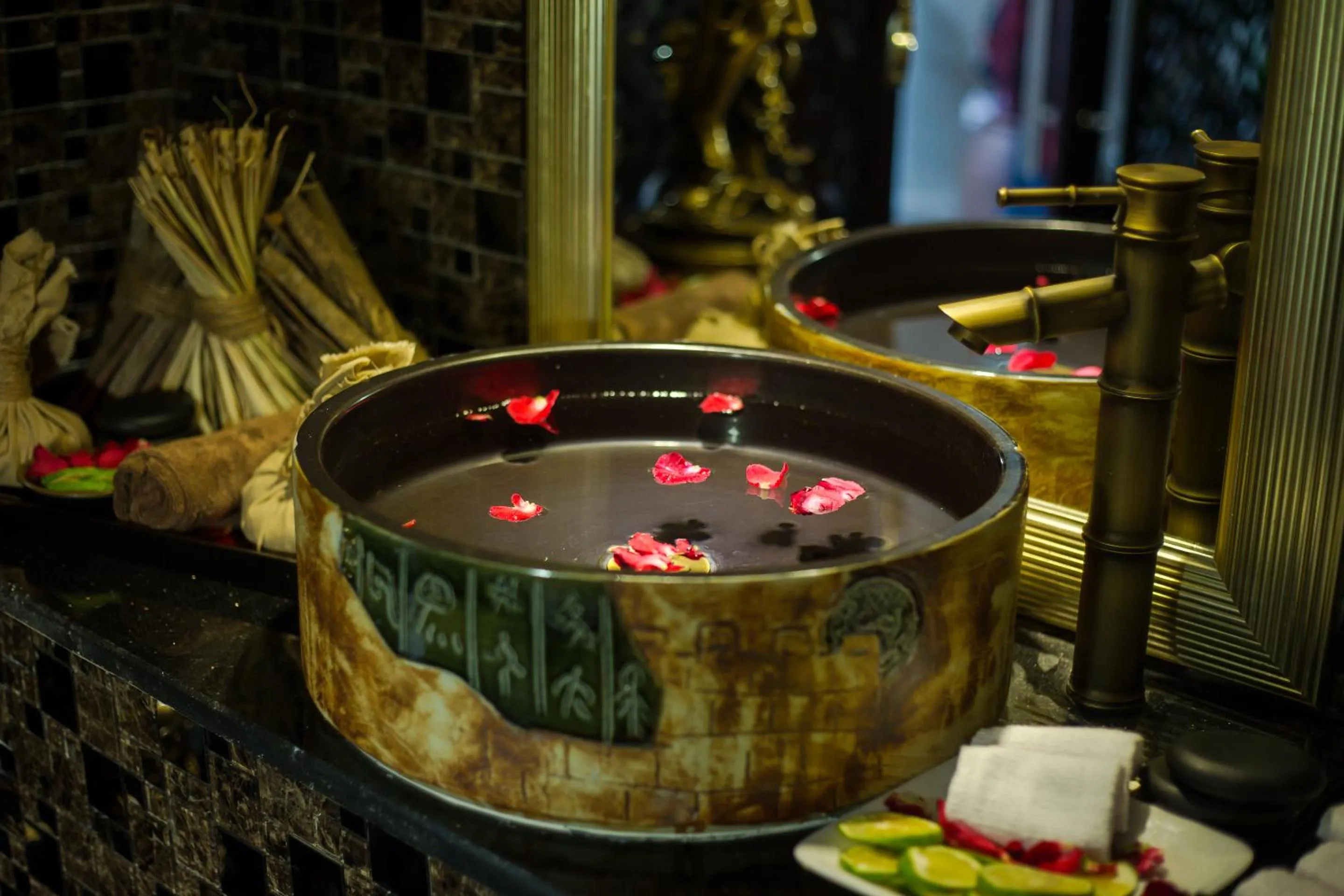 Public Bath in Ambassador Hanoi Hotel & Spa