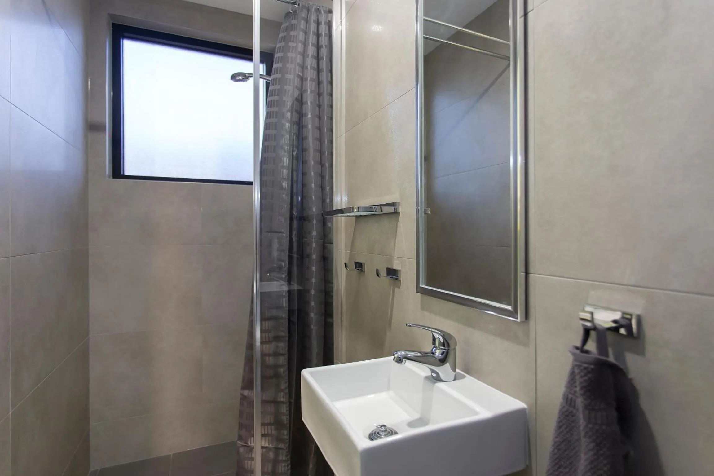 Bathroom in Breeze Lodge