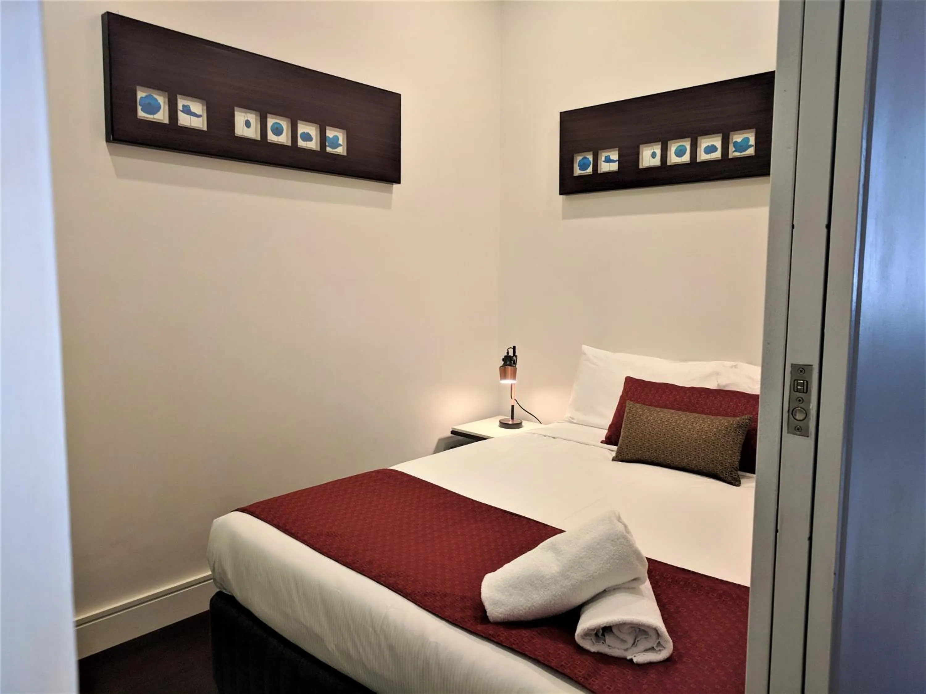 Bedroom, Bed in Nesuto Woolloomooloo