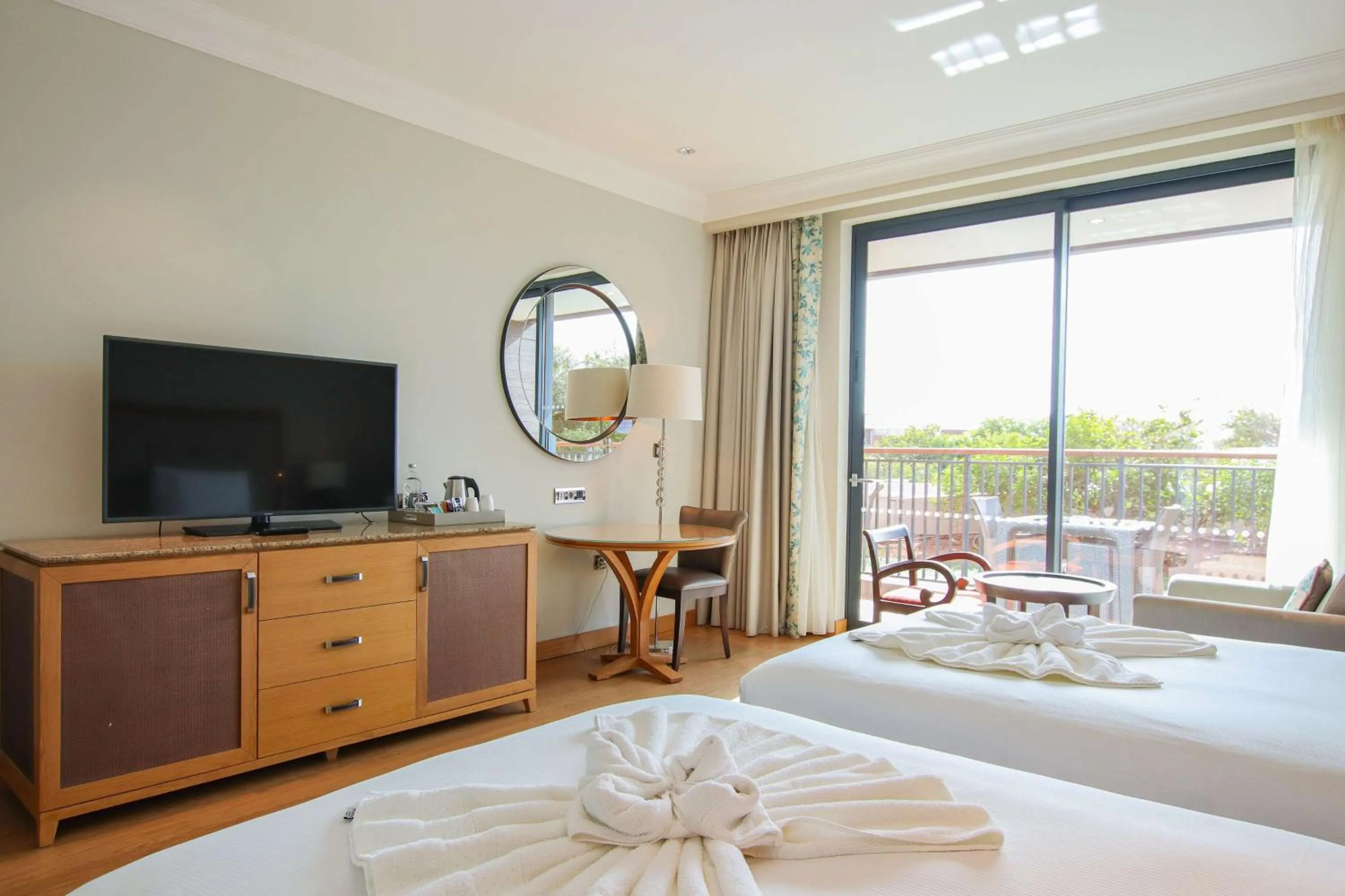 TV and multimedia, Bed in Hilton Cabo Verde Sal Resort