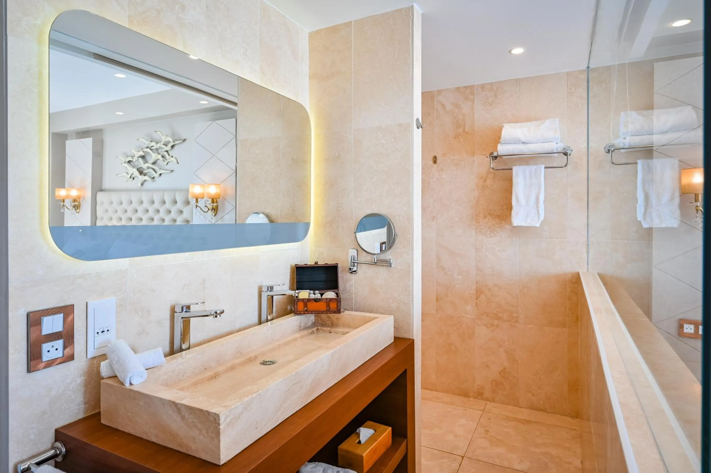 Grand Hotel Des Sablettes Plage, Curio Collection By Hilton