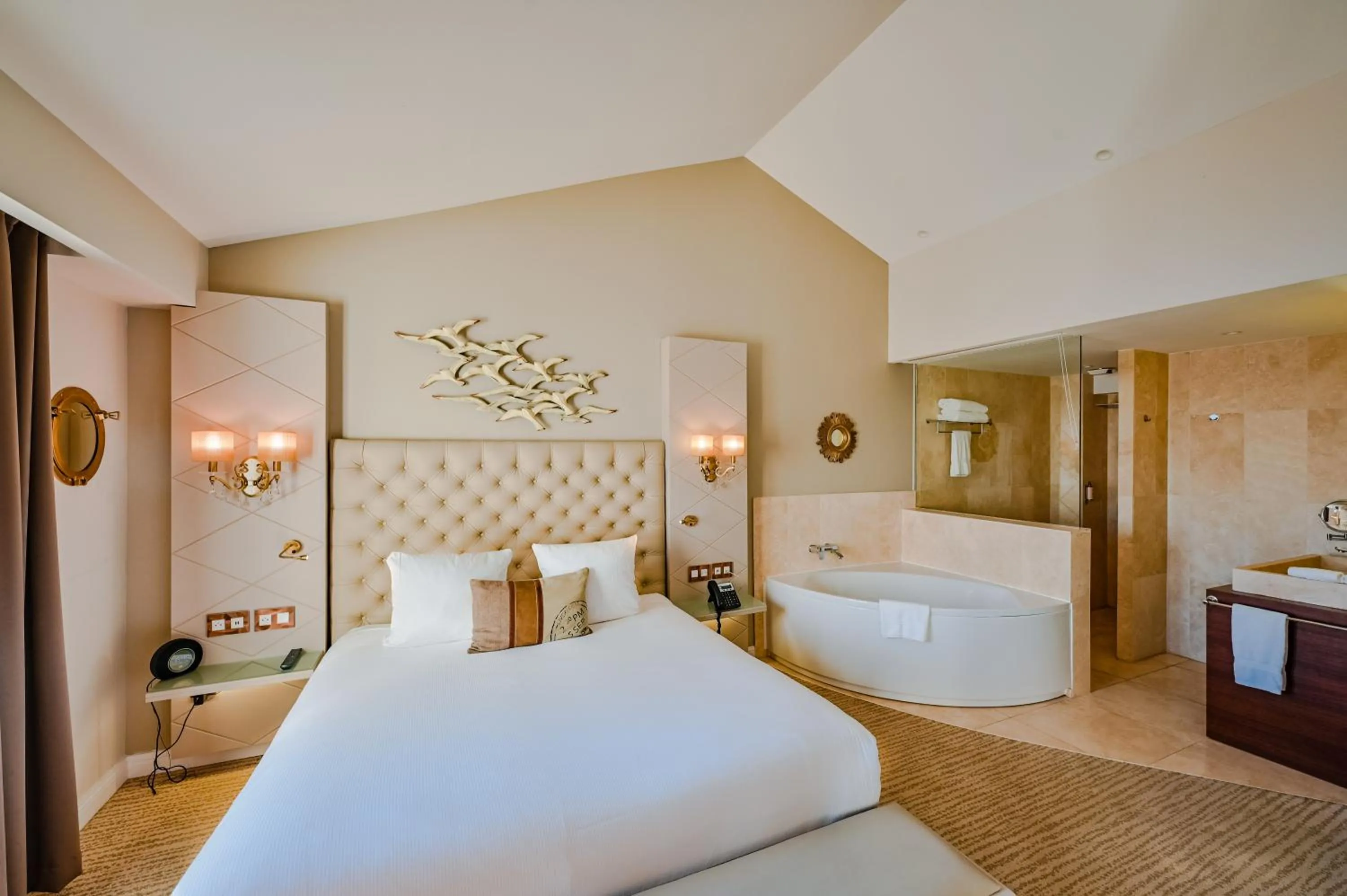 Bed in Grand Hotel Des Sablettes Plage, Curio Collection By Hilton