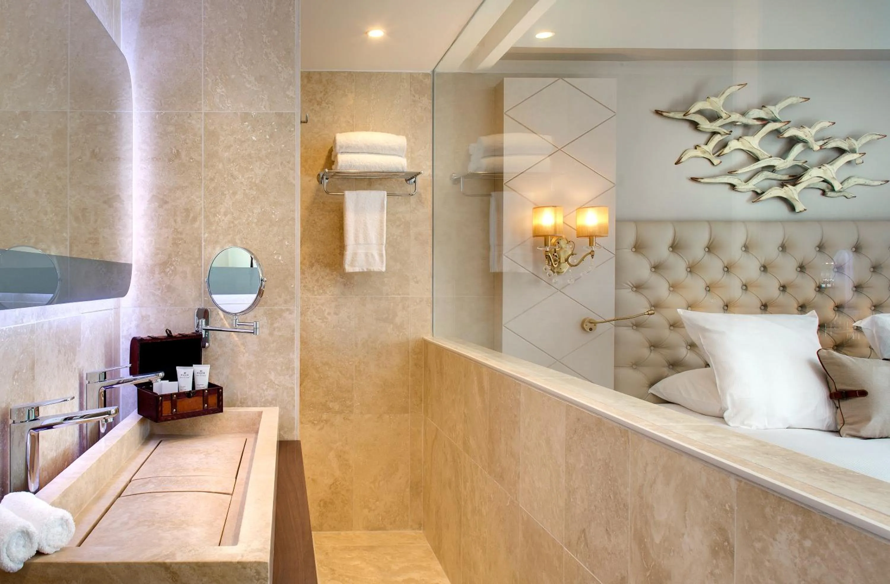 Bed in Grand Hotel Des Sablettes Plage, Curio Collection By Hilton