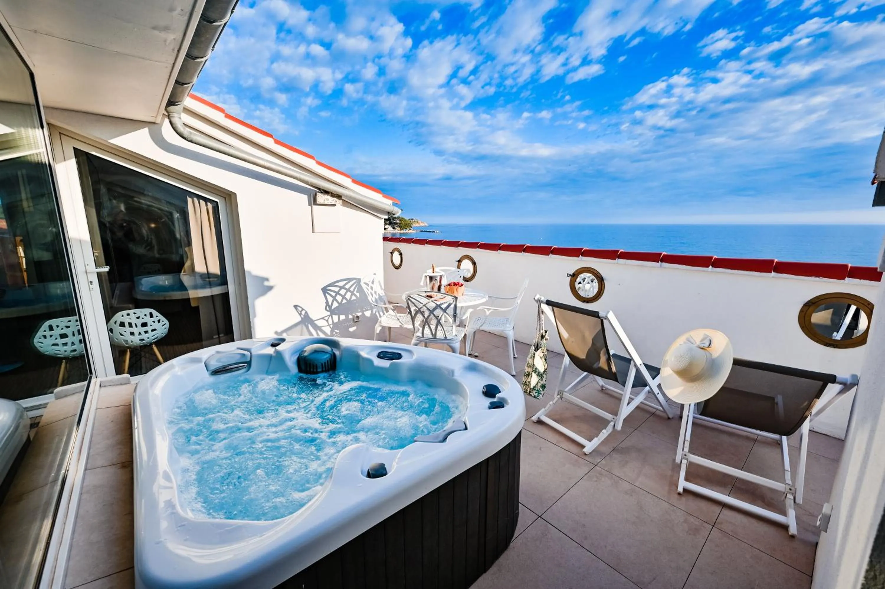 Grand Hotel Des Sablettes Plage, Curio Collection By Hilton