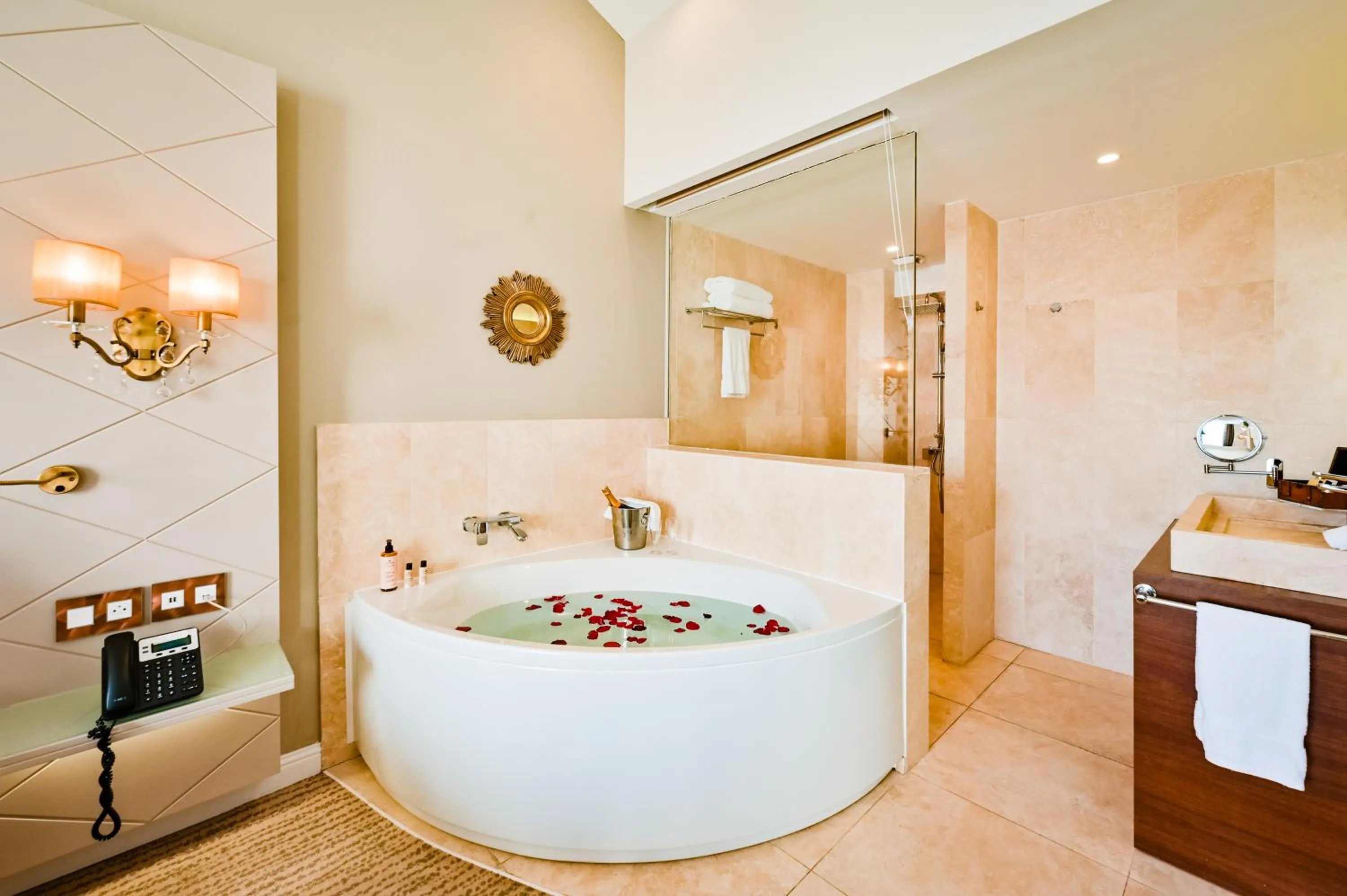 Bed in Grand Hotel Des Sablettes Plage, Curio Collection By Hilton