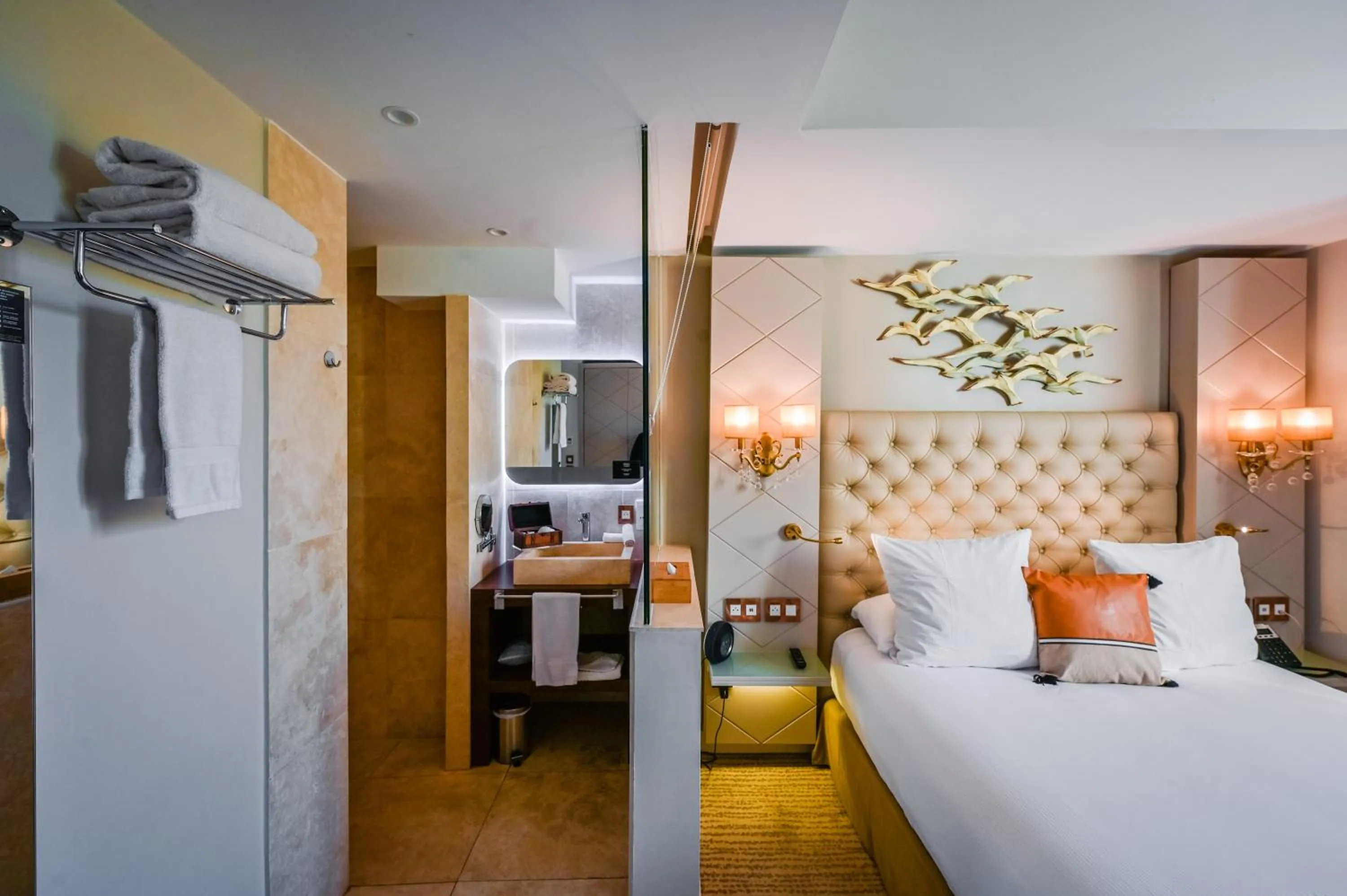 Bed in Grand Hotel Des Sablettes Plage, Curio Collection By Hilton