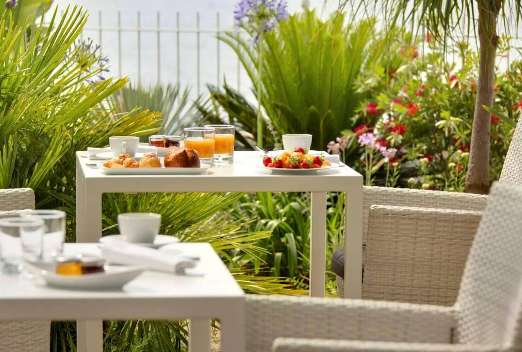 Grand Hotel Des Sablettes Plage, Curio Collection By Hilton