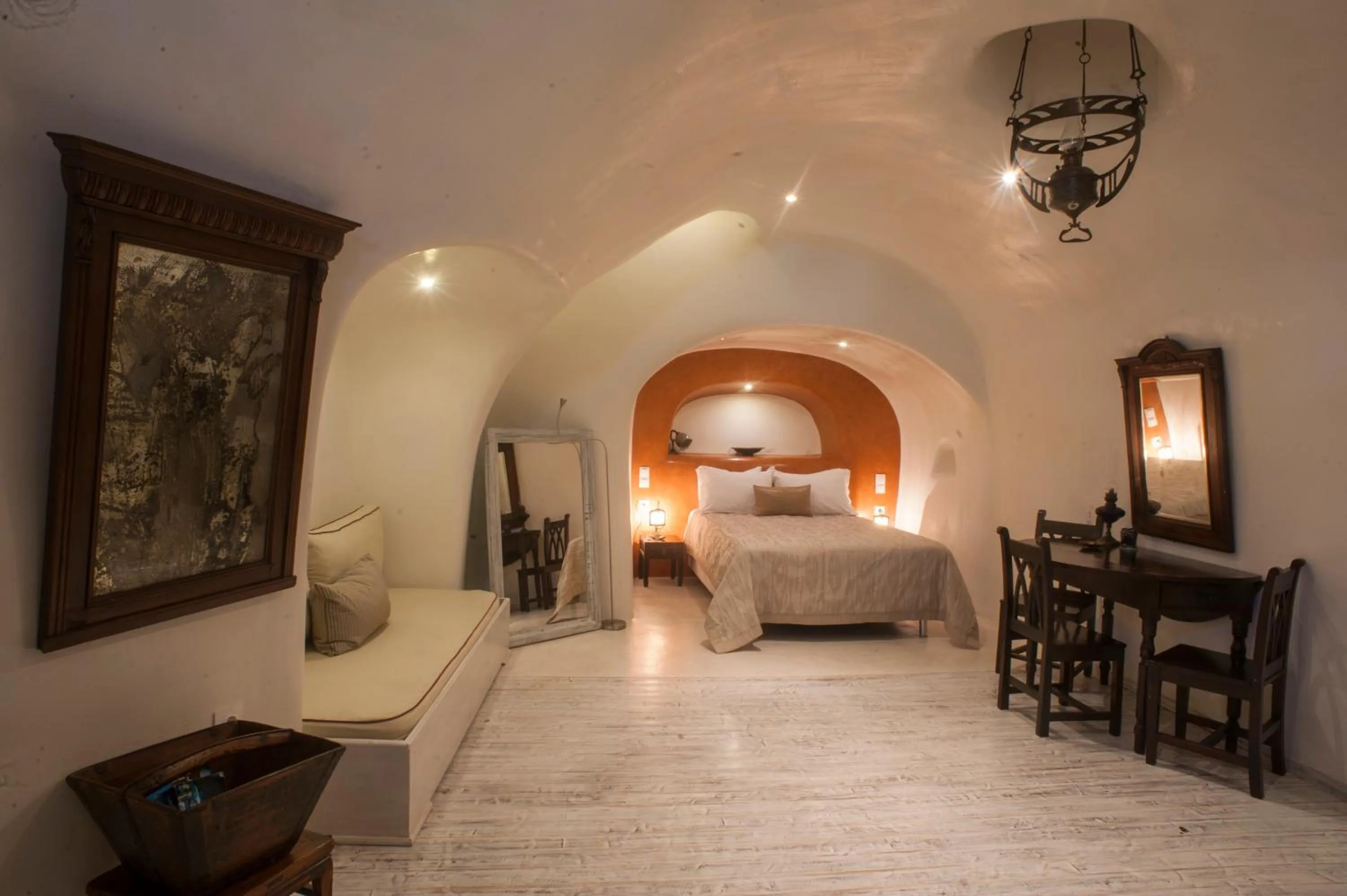 Photo of the whole room, Bed in Heliophos Boutique Caves